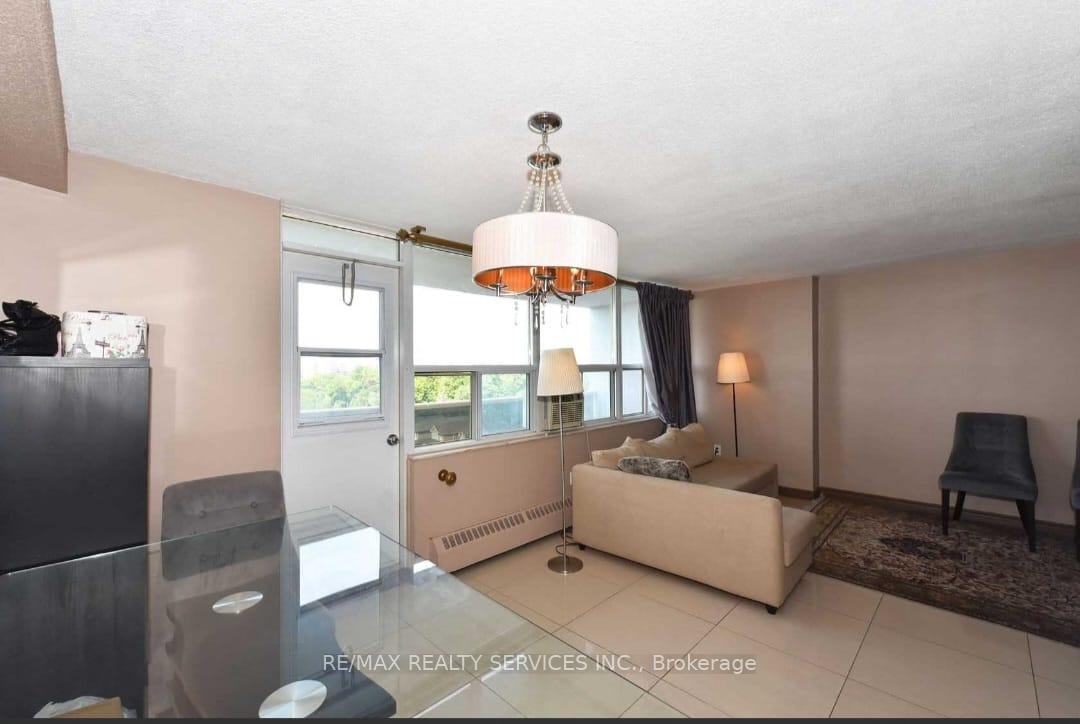 2 Bedrooms Condo at 270 PALMDALE,  Toronto For sale