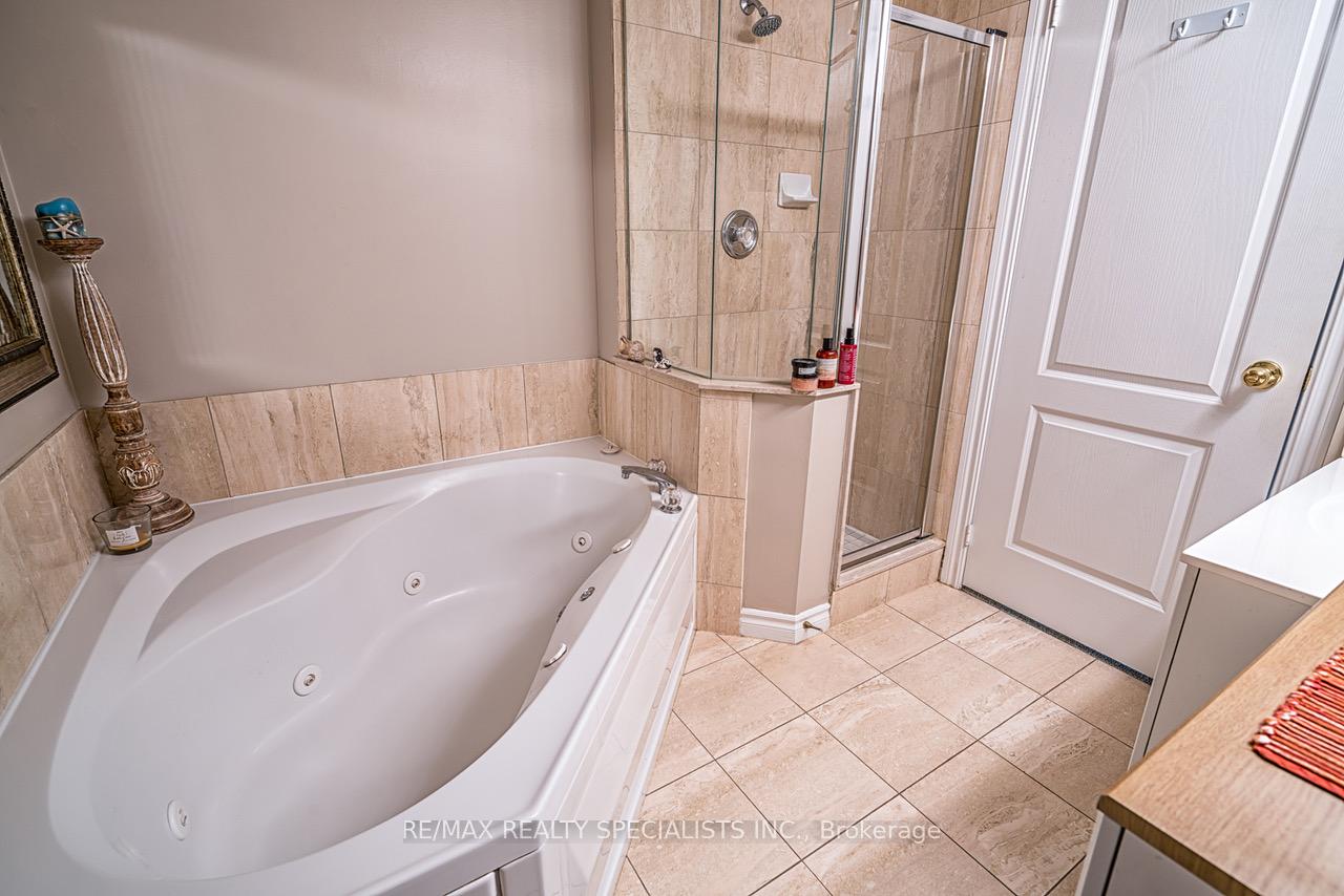 2 Bedrooms Condo at 2111 Lake Shore, Toronto For sale