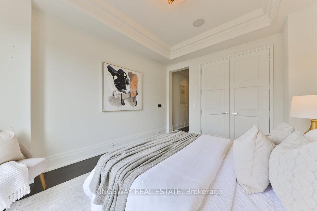 2 Bedrooms Condo at 300 Randall, Oakville For sale