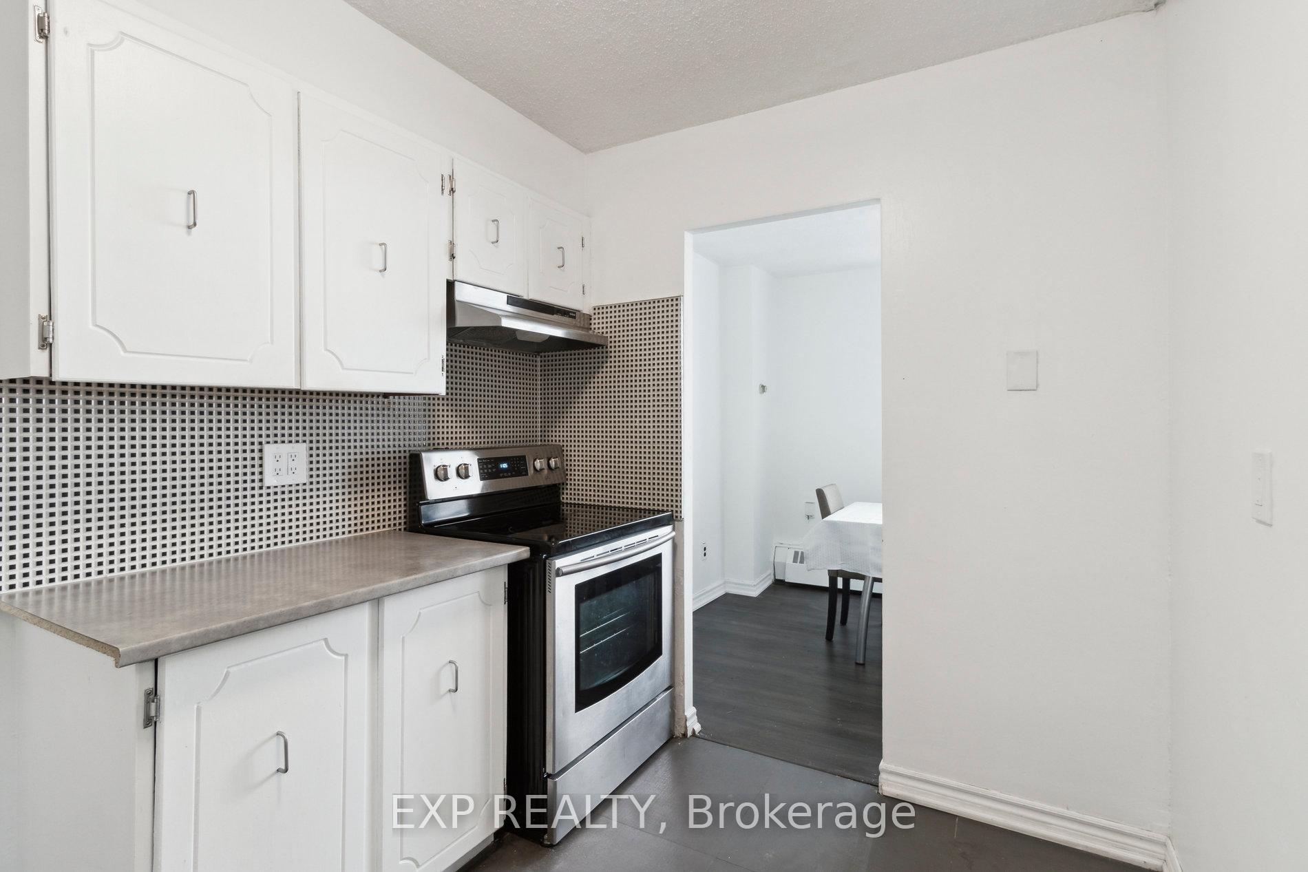 3 Bedrooms Condo at 5 Parkway Forest, Toronto For sale