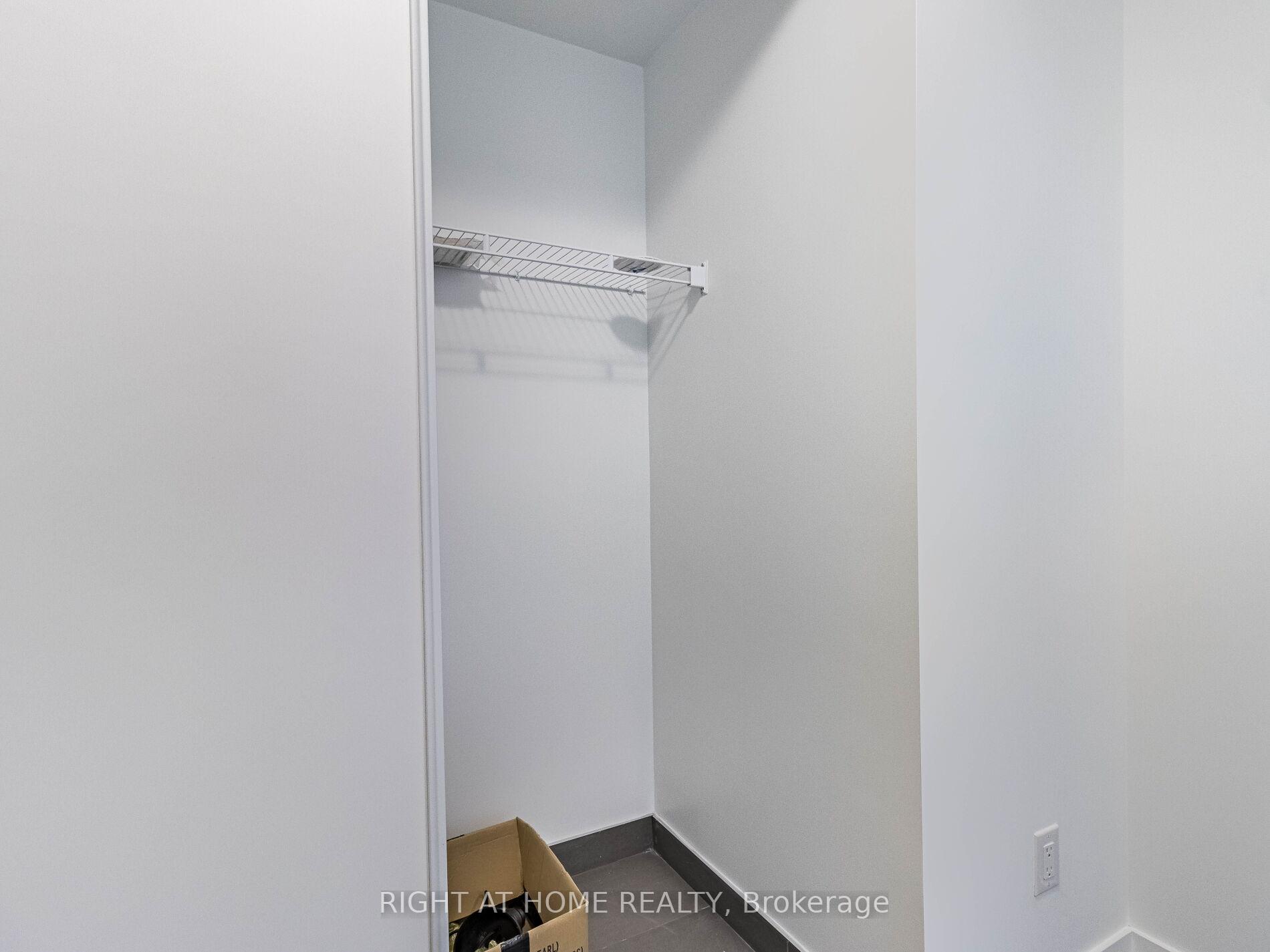 2 Bedrooms Condo at 5 maryport, Toronto For sale