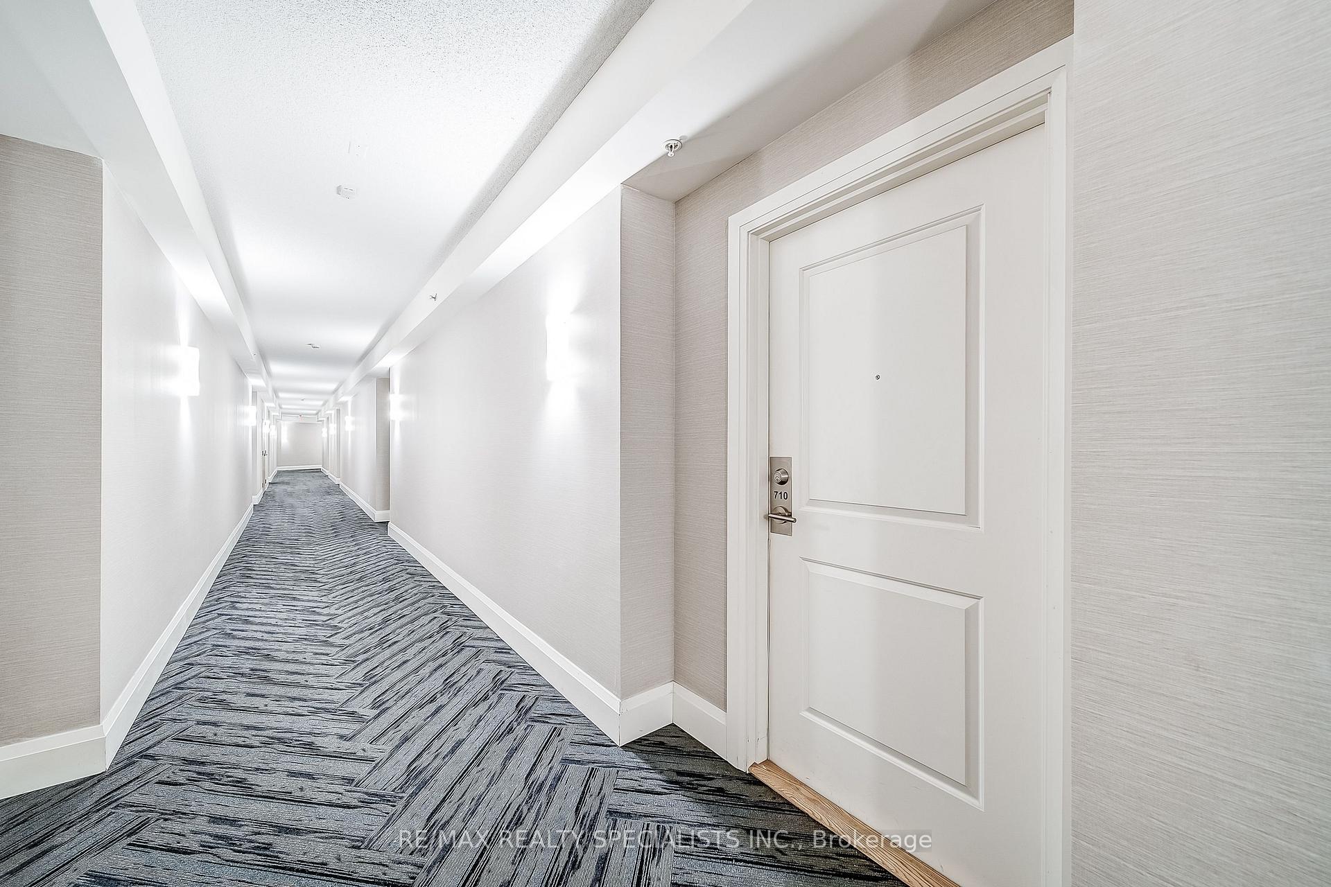 2 Bedrooms Condo at 24 Woodstream,  Vaughan For sale