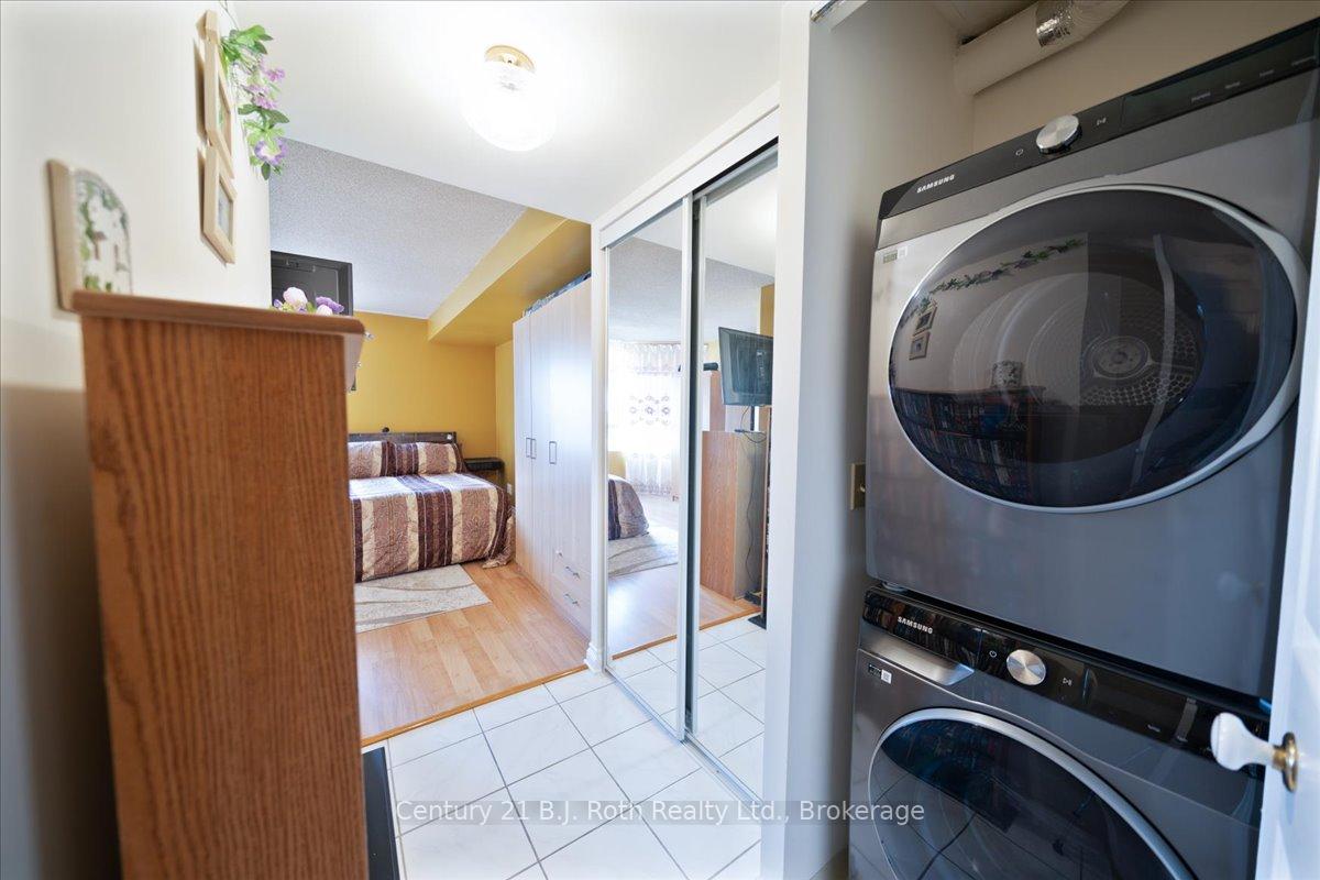 1 Bedroom Condo at 41 MARKBROOK, Toronto For sale