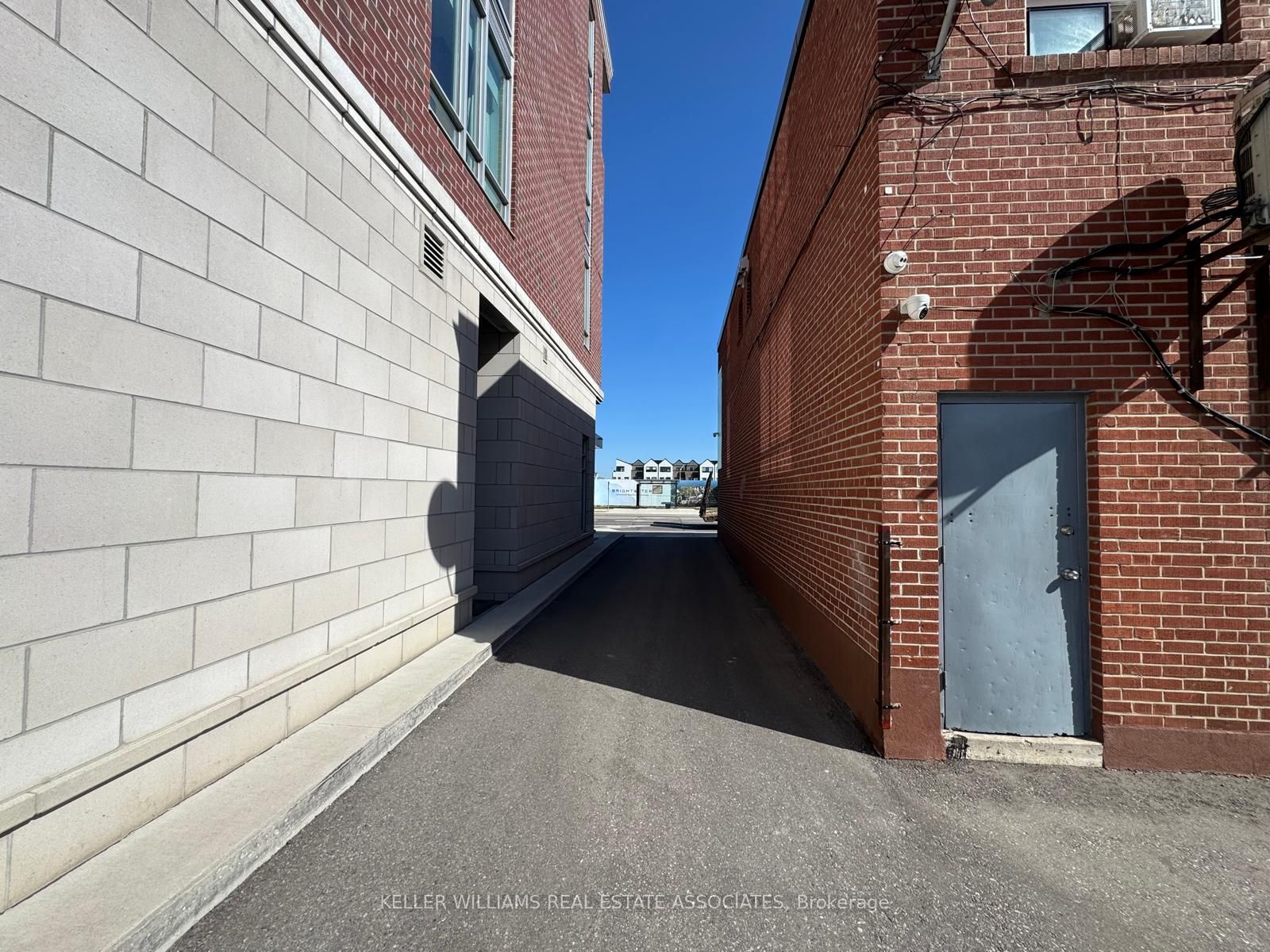 300 Lakeshore Road W
