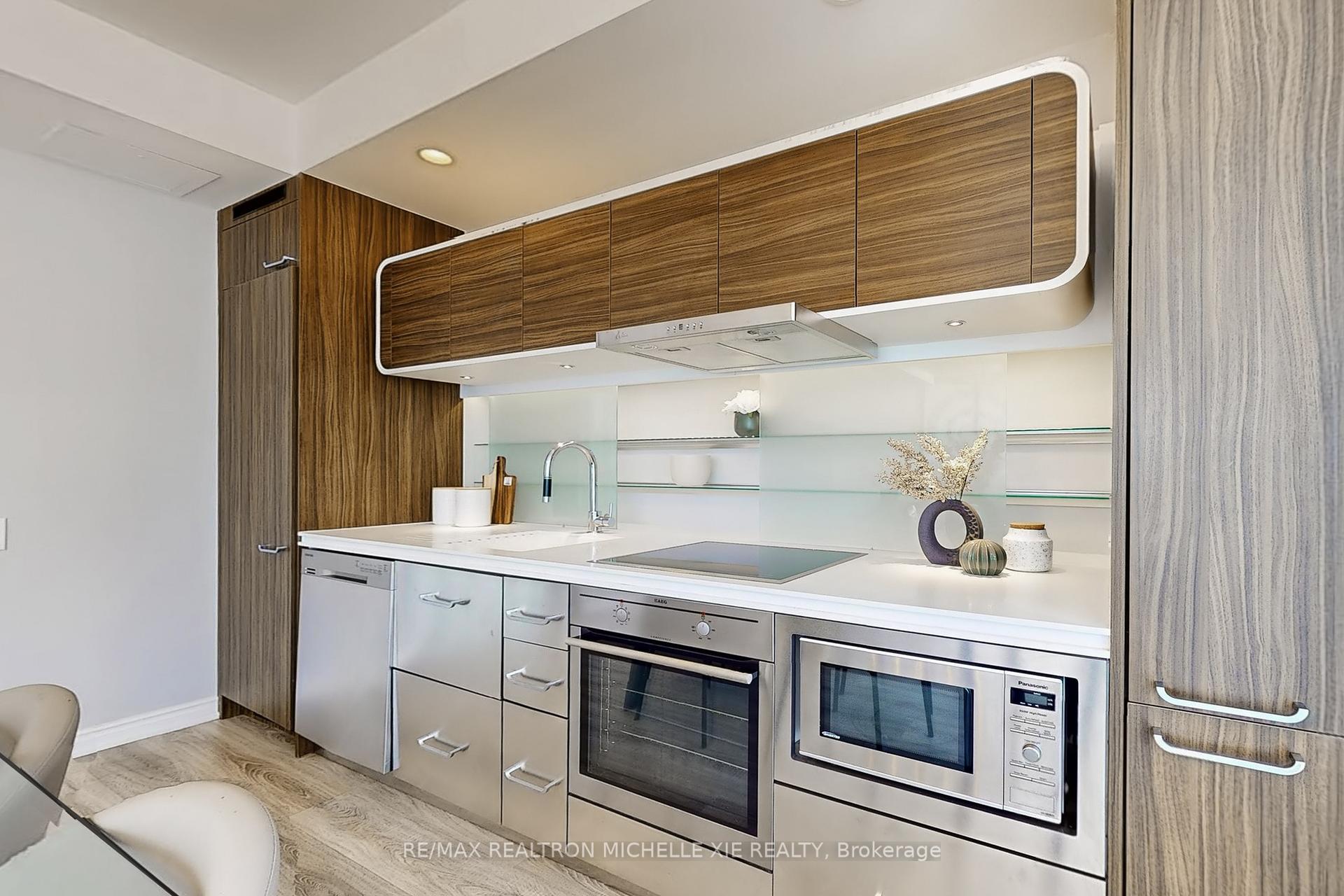2 Bedrooms Condo at 45 Charles, Toronto For sale