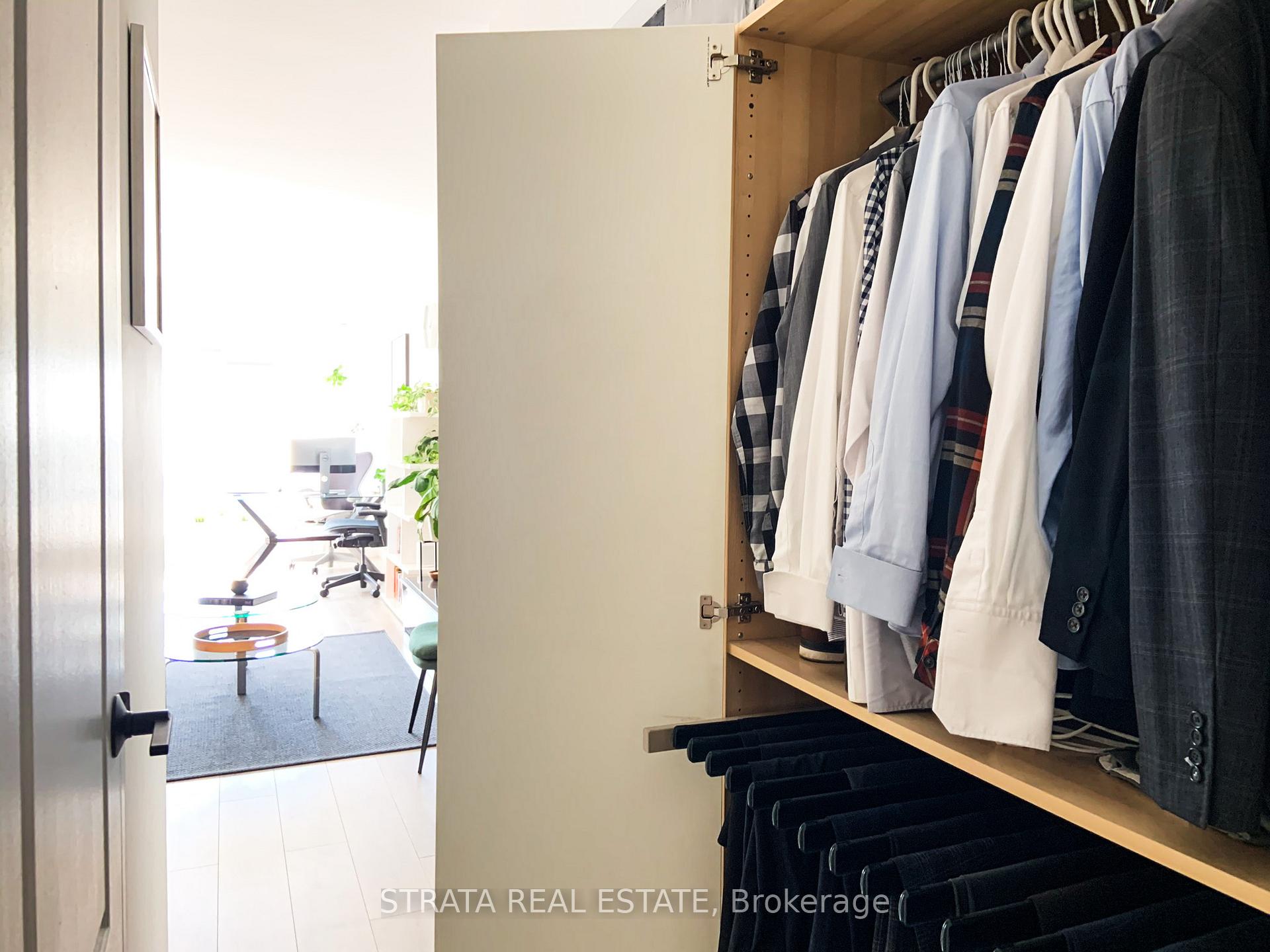 2 Bedrooms Condo at 25 The Esplanade, Toronto For sale
