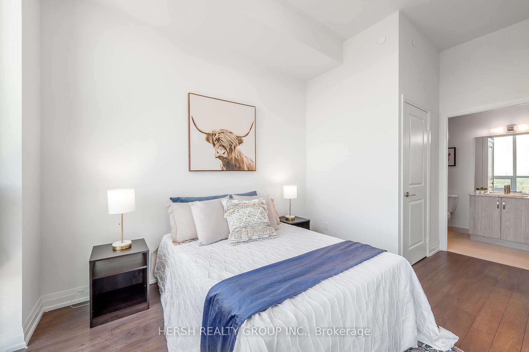 3 Bedrooms Condo at 10 Meadowglen,  Toronto For sale