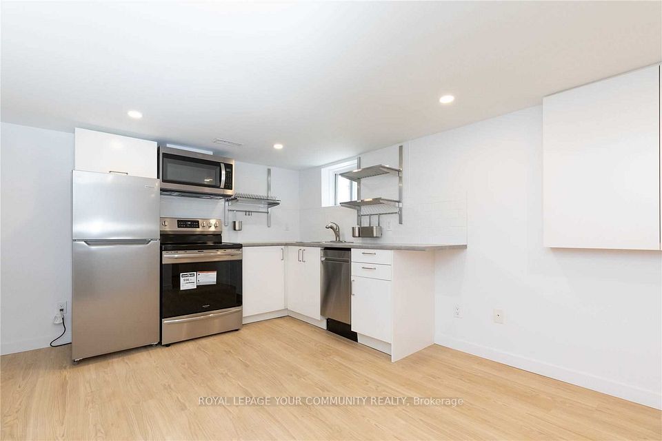 1370 Woodbine