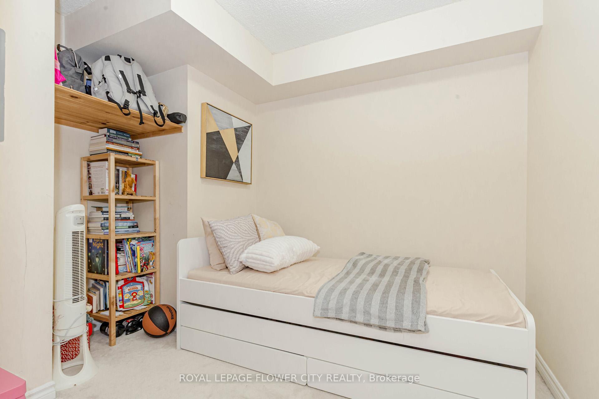 2 Bedrooms Condo at 1 Elm,  Mississauga For sale