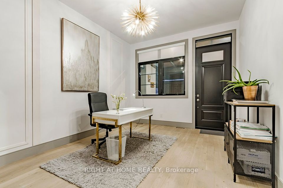 Main floor full size room/office