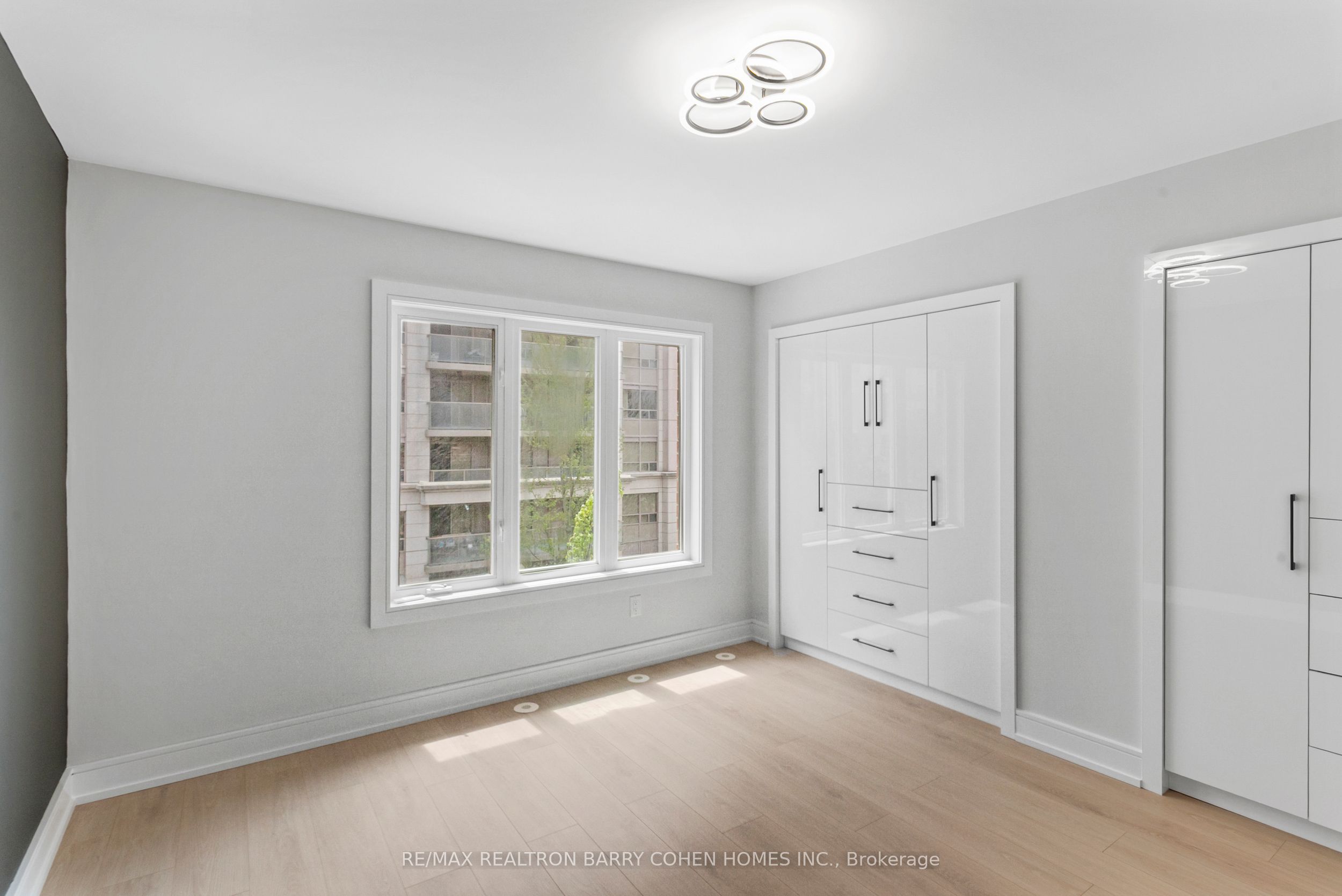 21 Galleria Parkway, #21
