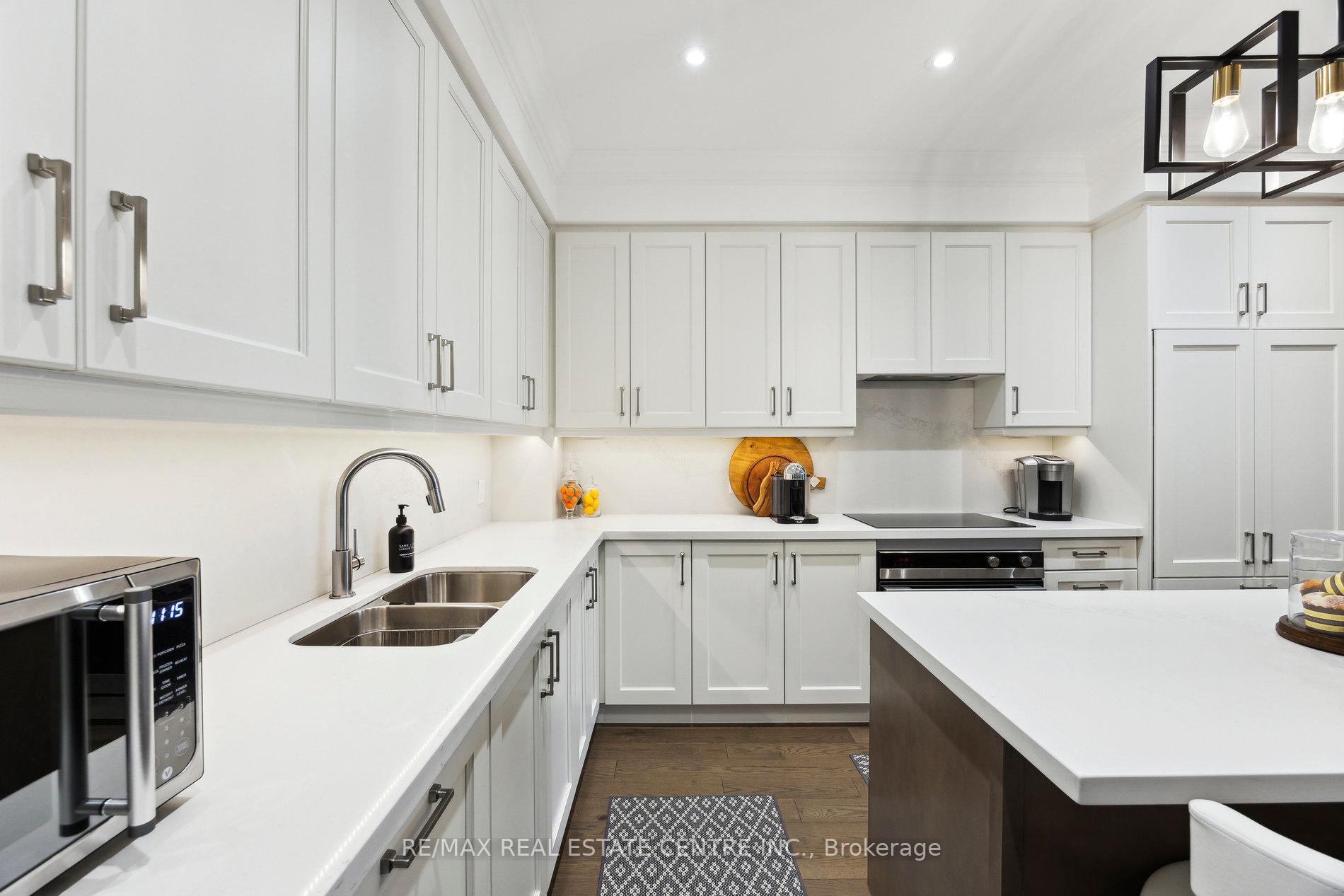 3 Bedrooms Condo at 9075 Jane,  Vaughan For sale