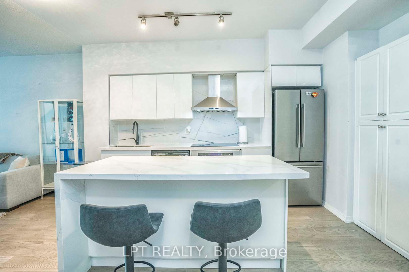 2 Bedrooms Condo at 215 Fort York, Toronto For sale