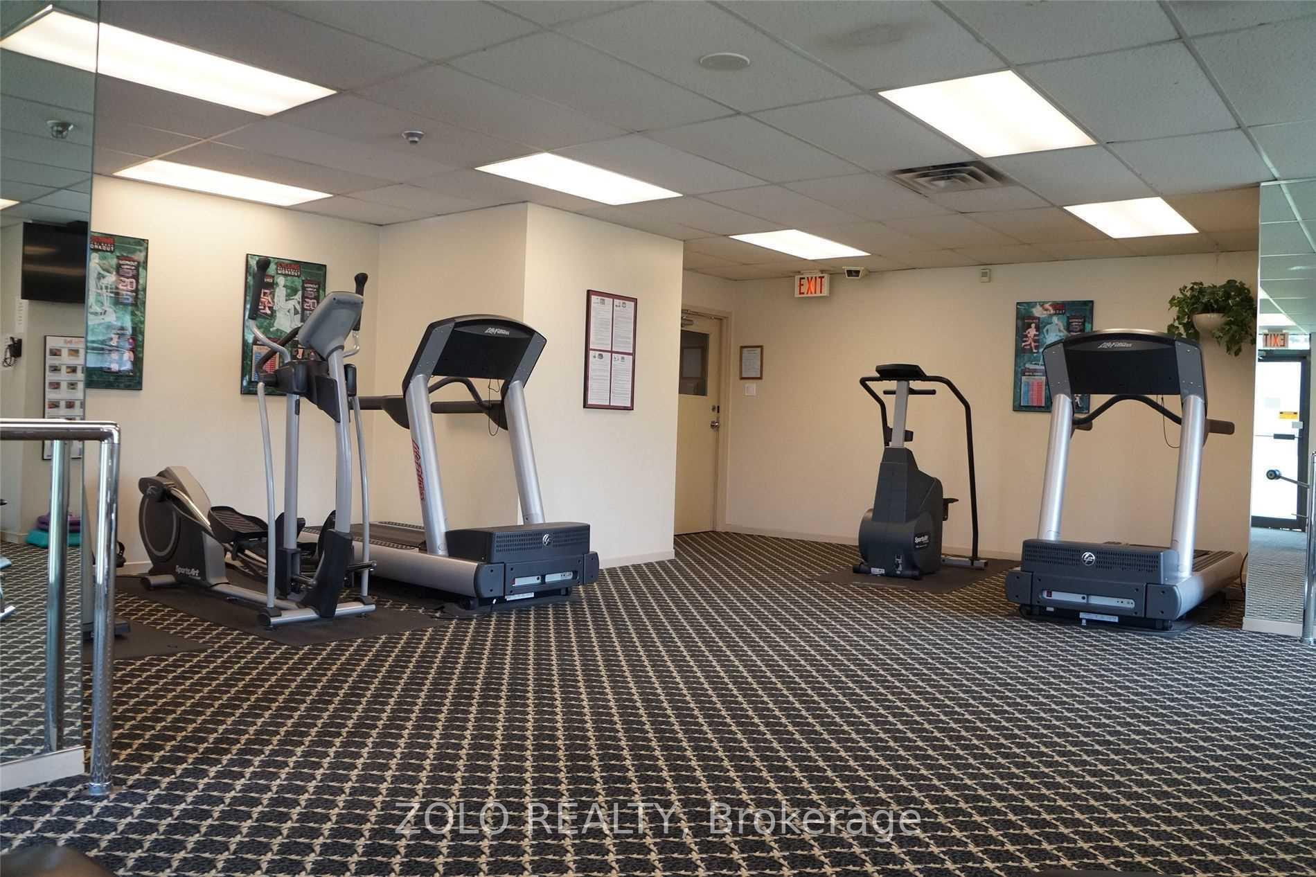 3 Bedrooms Condo at 300 Webb, Mississauga For sale