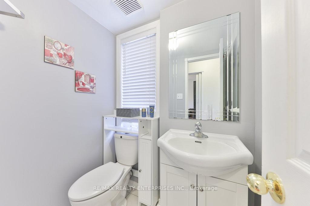 3 Bedrooms Condo at 455 Apache, Mississauga For sale