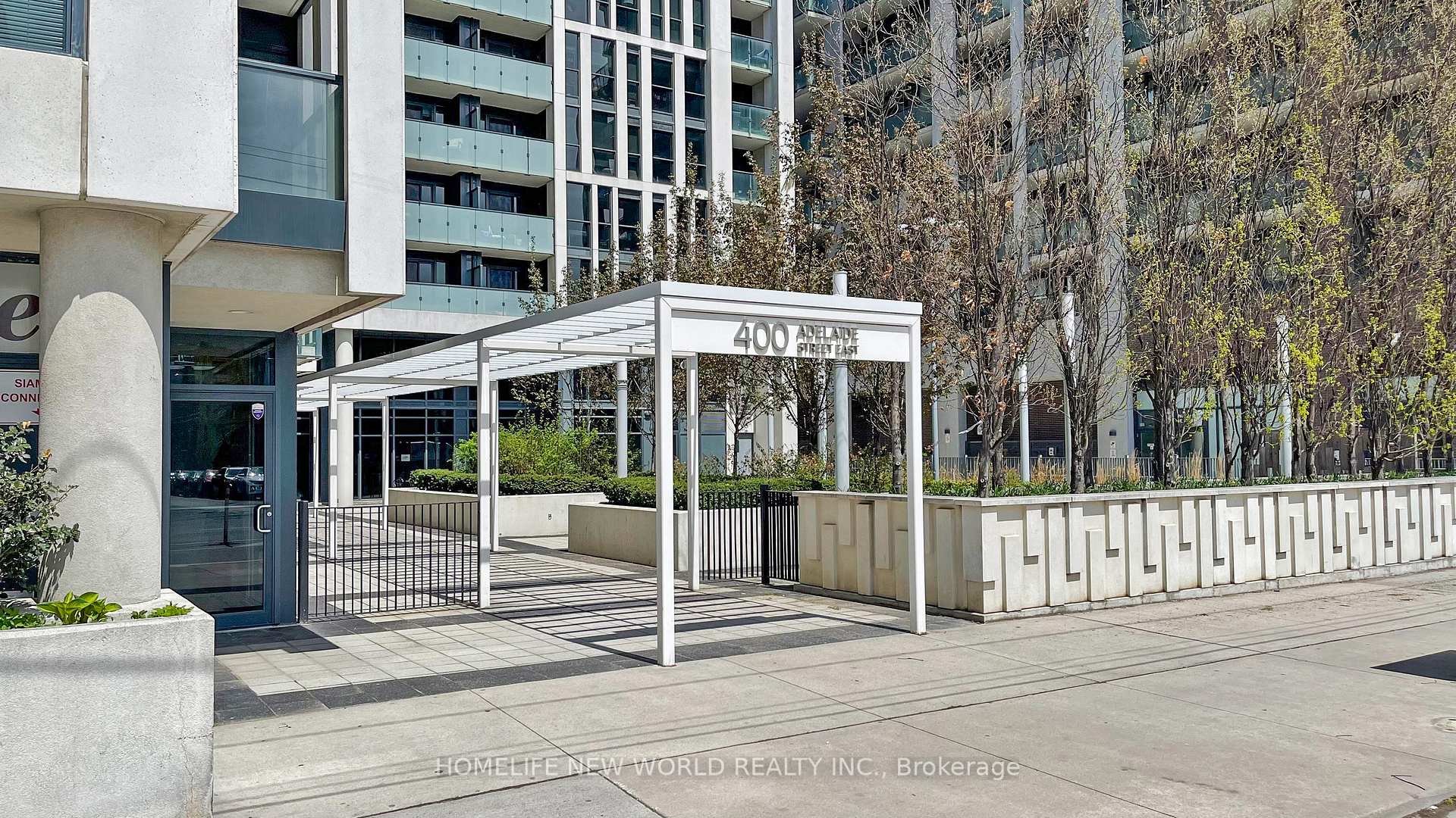 2 Bedrooms Condo at 400 Adelaide, Toronto For sale
