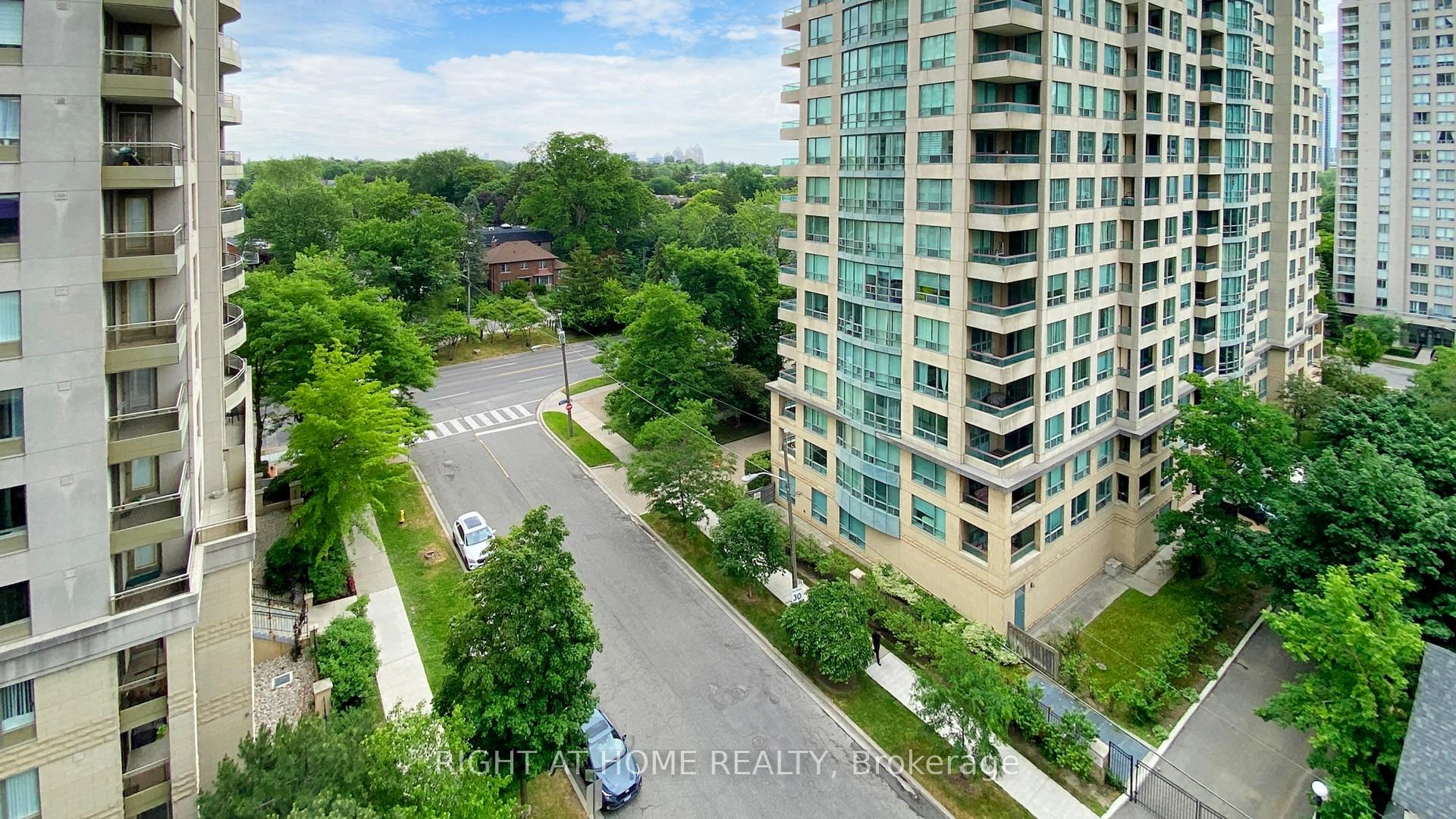 3 Bedrooms Condo at 18 Parkview, Toronto For sale