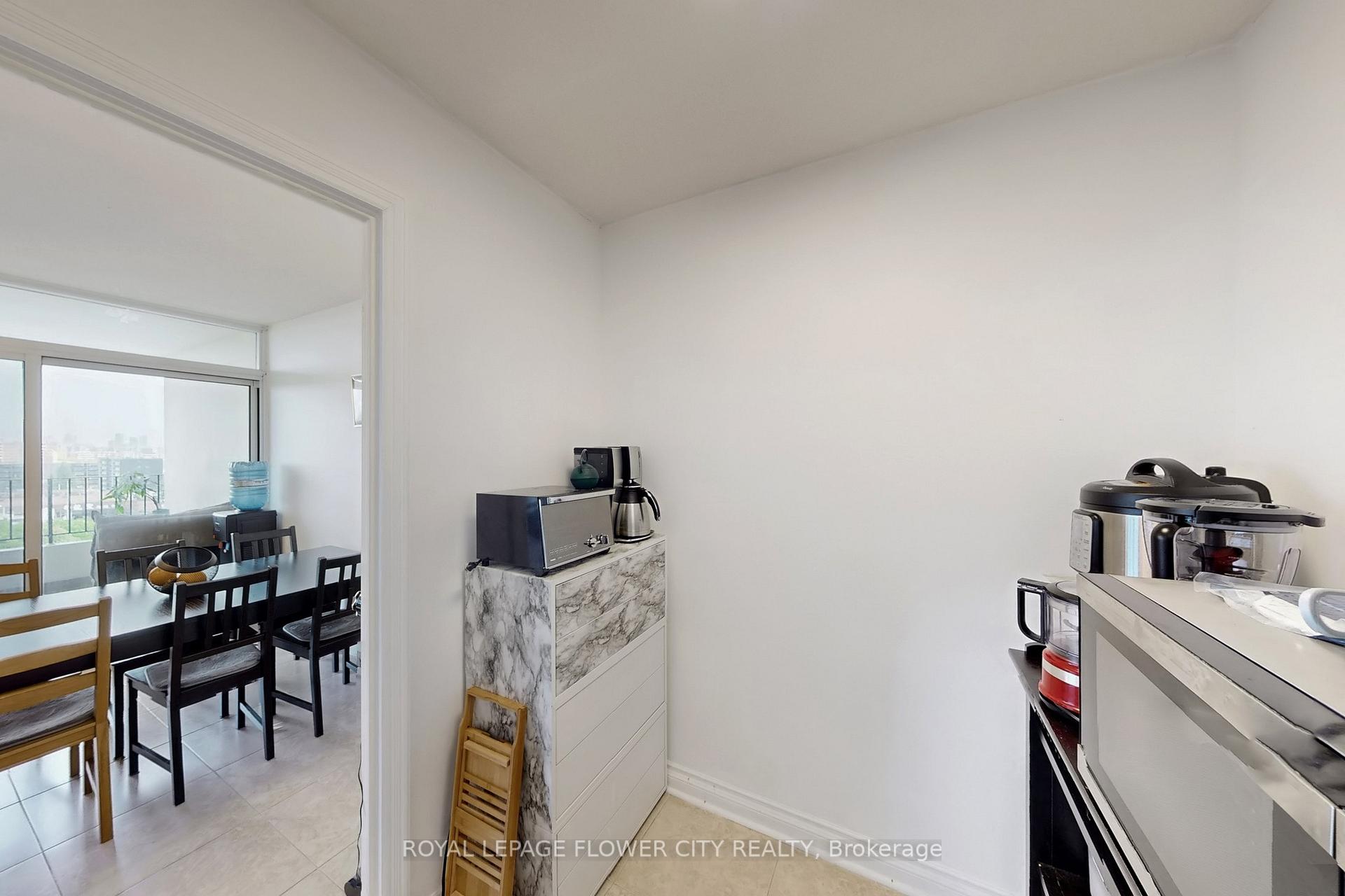1 Bedroom Condo at 1333 Bloor, Mississauga For sale