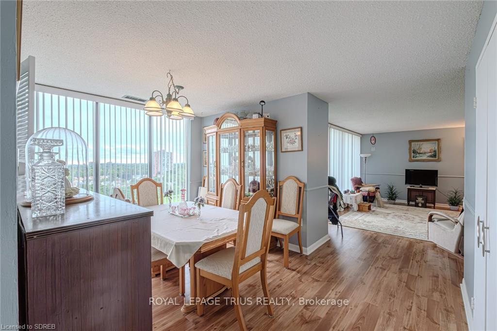 2 Bedrooms Condo at 6500 Montevideo,  Mississauga For sale