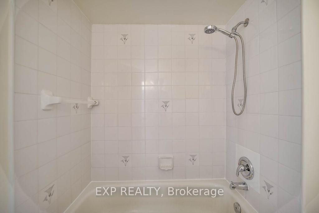 2 Bedrooms Condo at 410 Mclevin, Toronto For sale