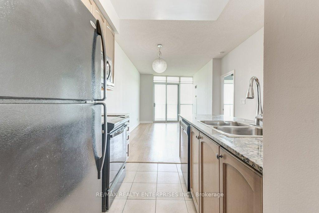 2 Bedrooms Condo at 80 Absolute, Mississauga For sale