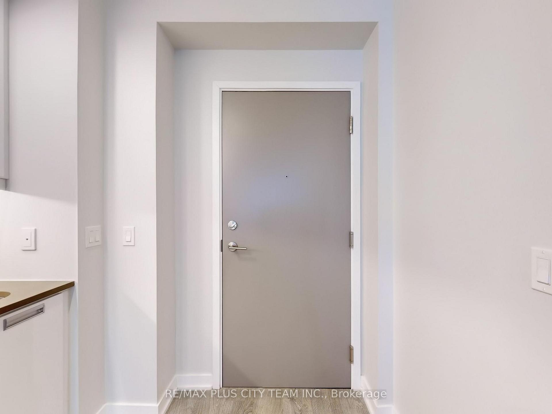 2 Bedrooms Condo at 99 John, Toronto For sale