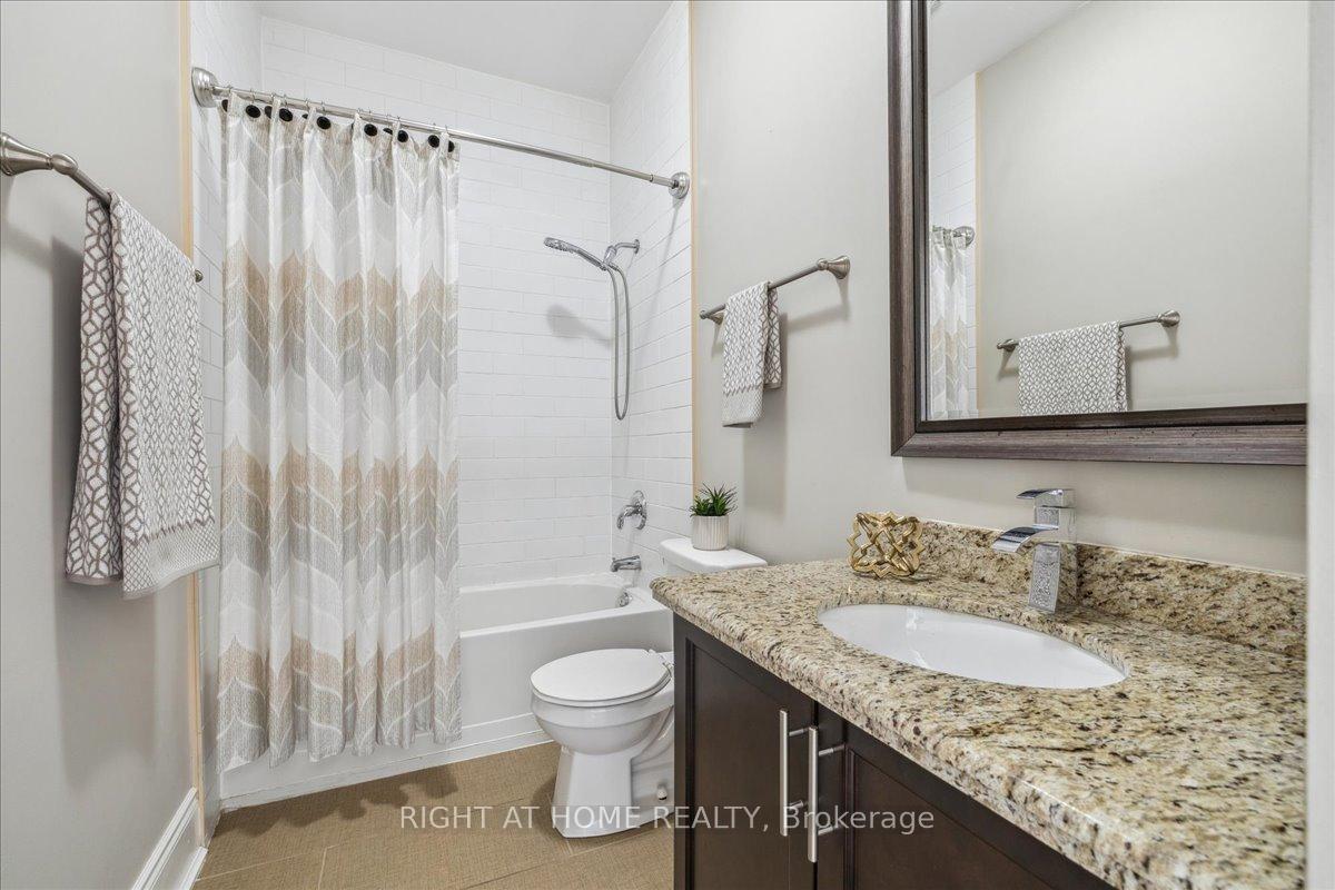 2 Bedrooms Condo at 80 King William, Hamilton For sale