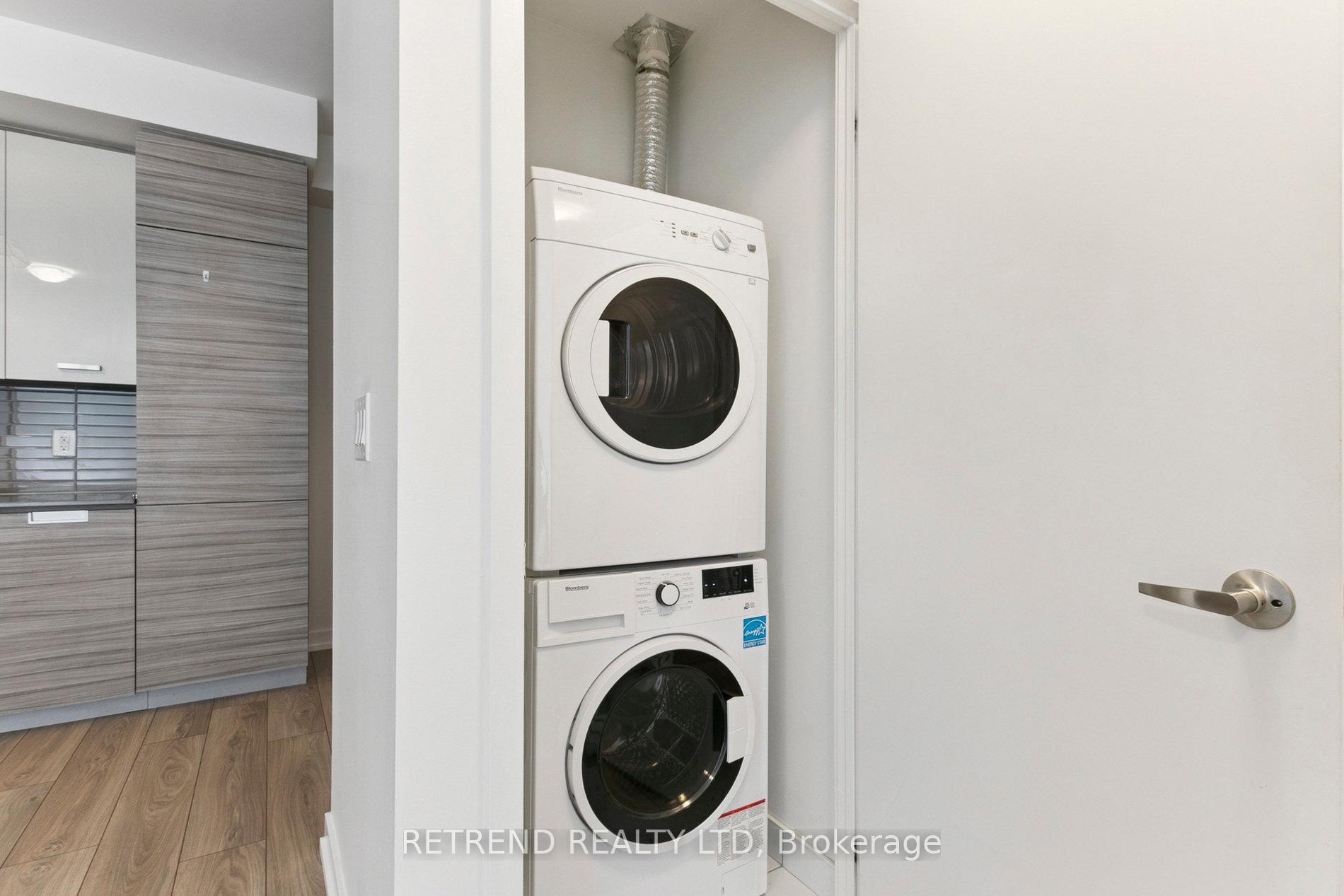 2 Bedrooms Condo at 210 Simcoe, Toronto For sale