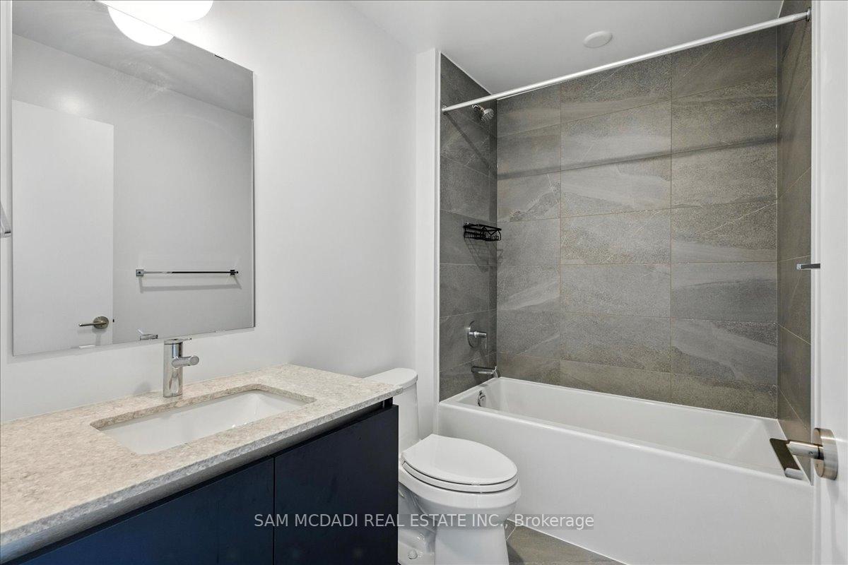 2 Bedrooms Condo at 405 Dundas, Oakville For sale