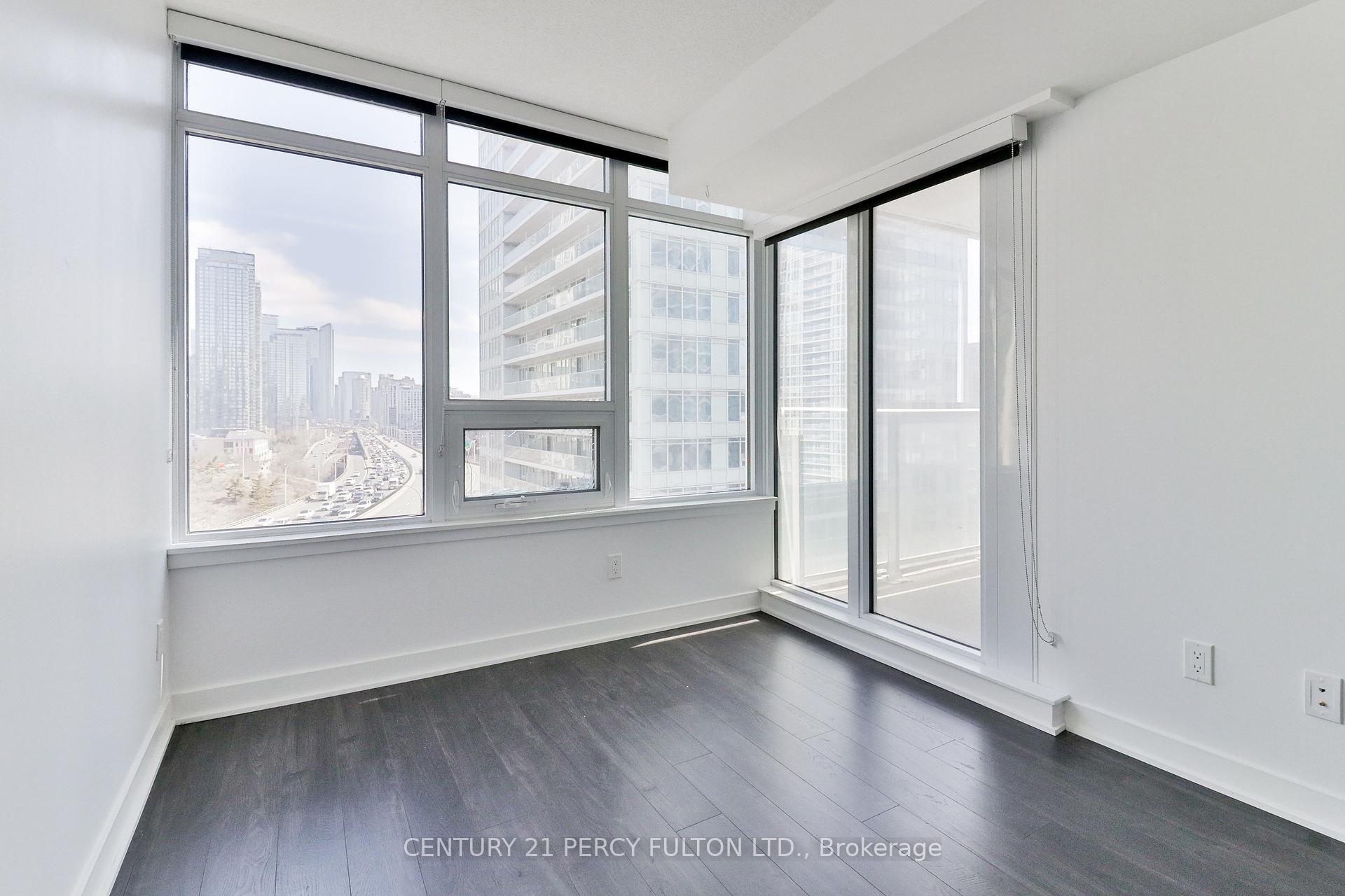 2 Bedrooms Condo at 19 Bathurst,  Toronto For sale