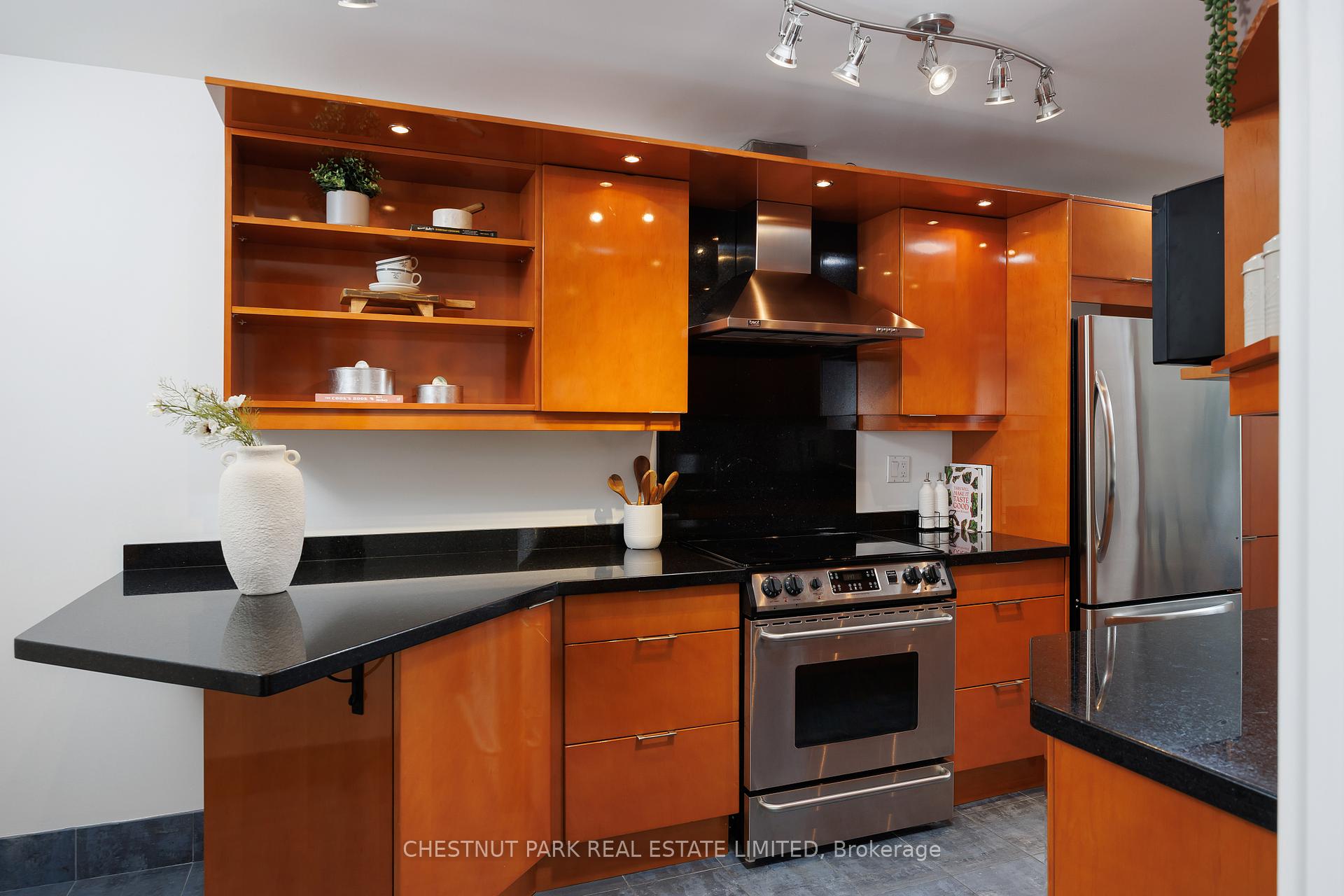 3 Bedrooms Condo at 62 Wellesley, Toronto For sale