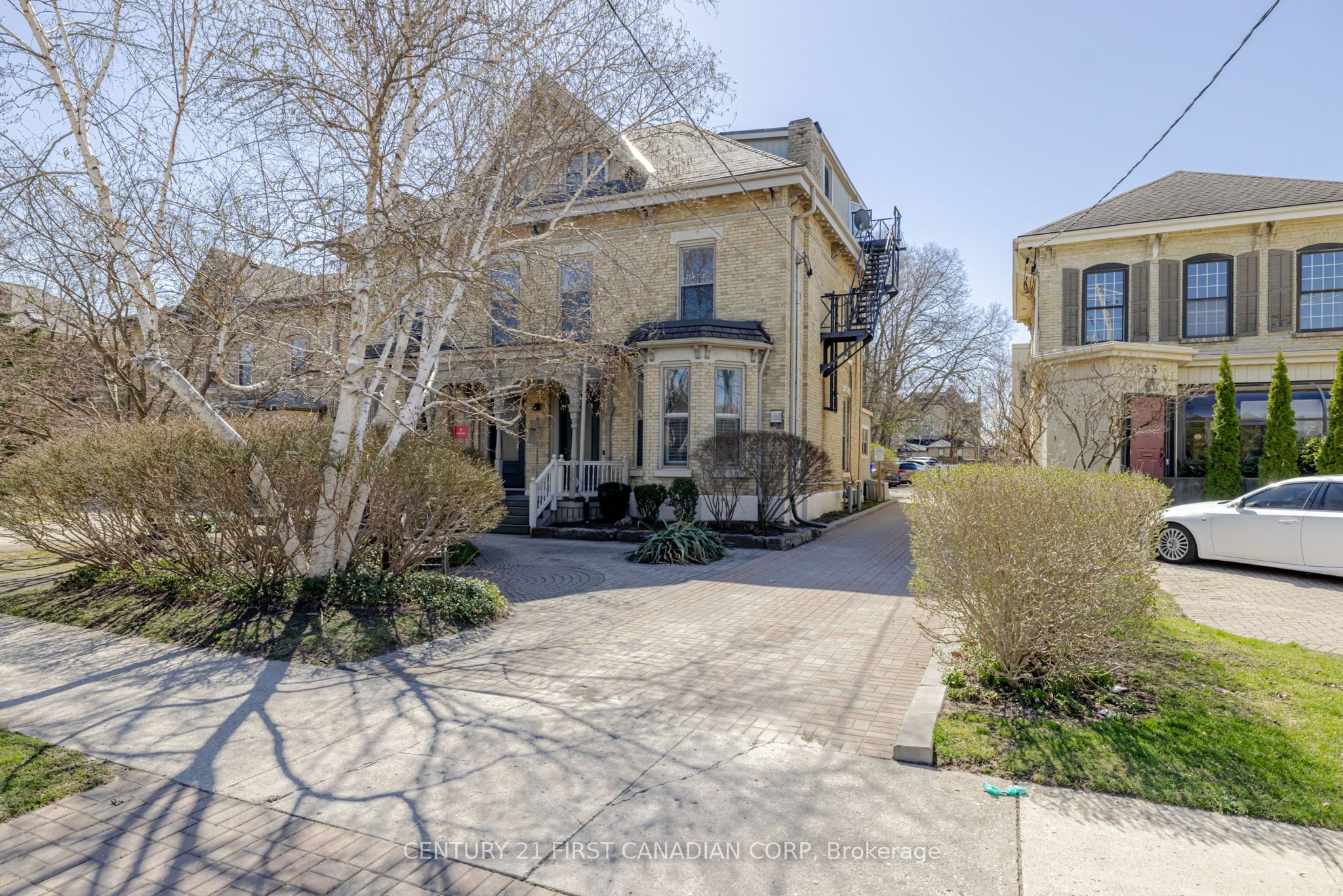 359 Princess Avenue