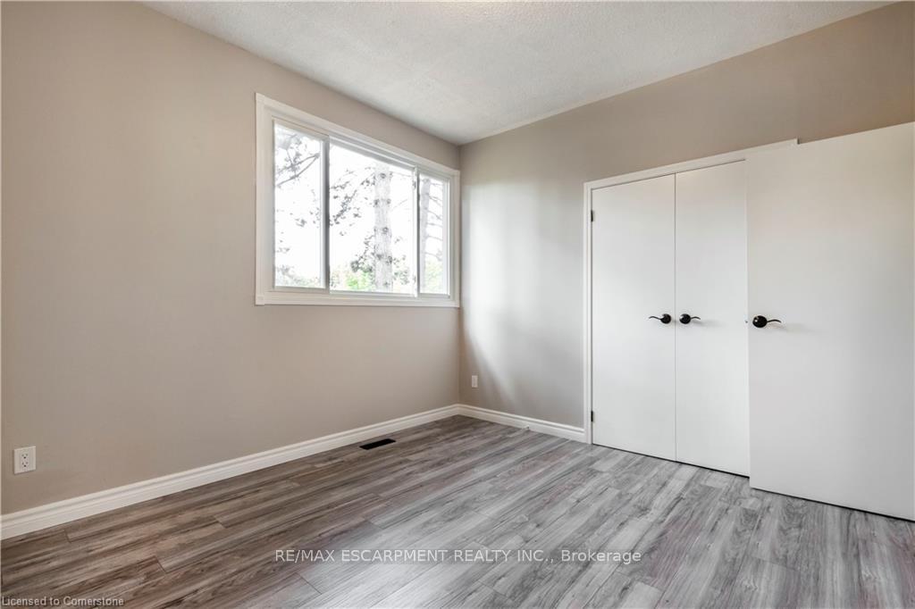 3 Bedrooms Condo at 4199 Longmoor, Burlington For sale