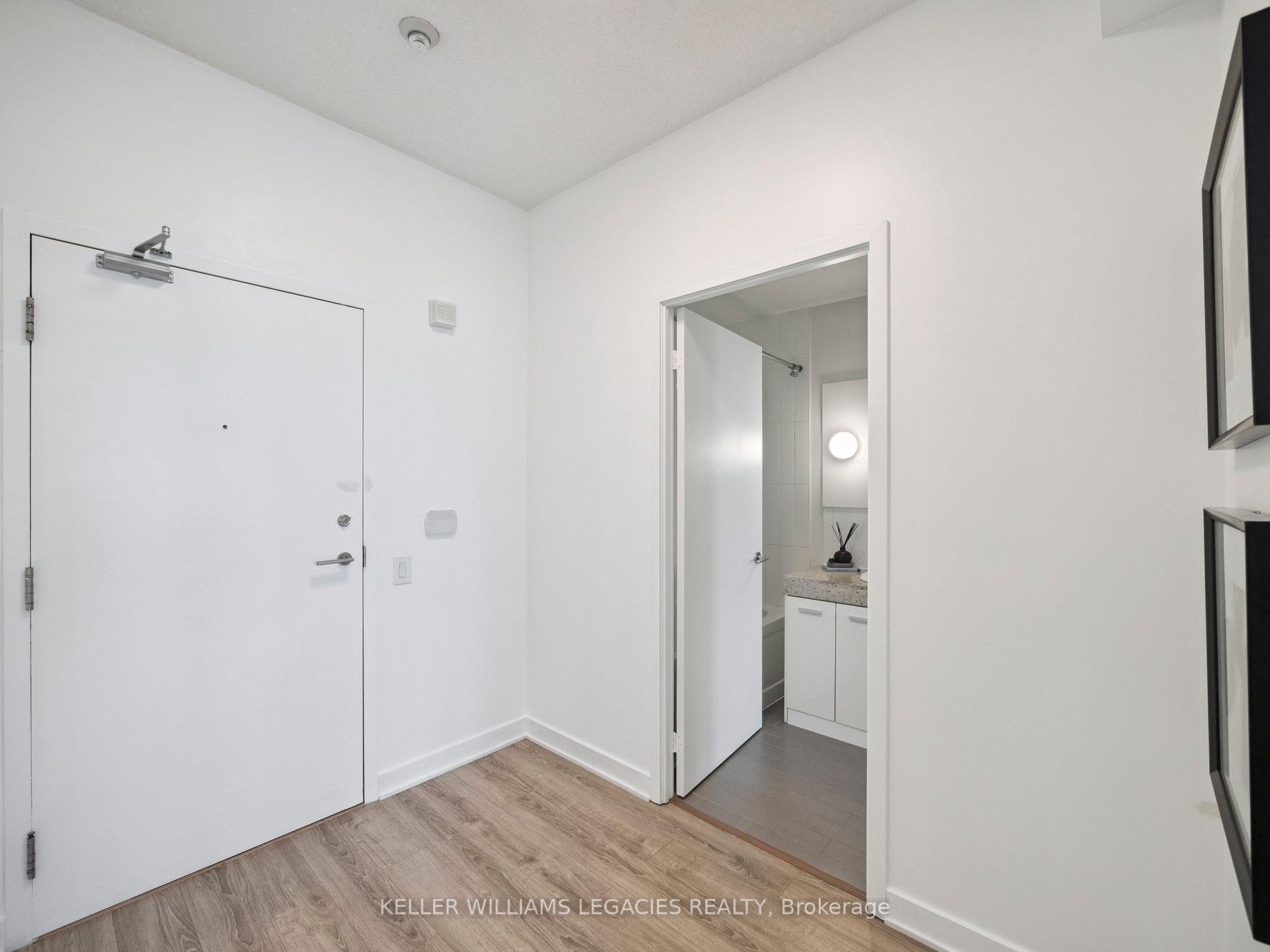 2 Bedrooms Condo at 29 Singer, Toronto For sale