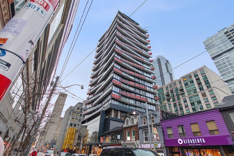 215 Queen