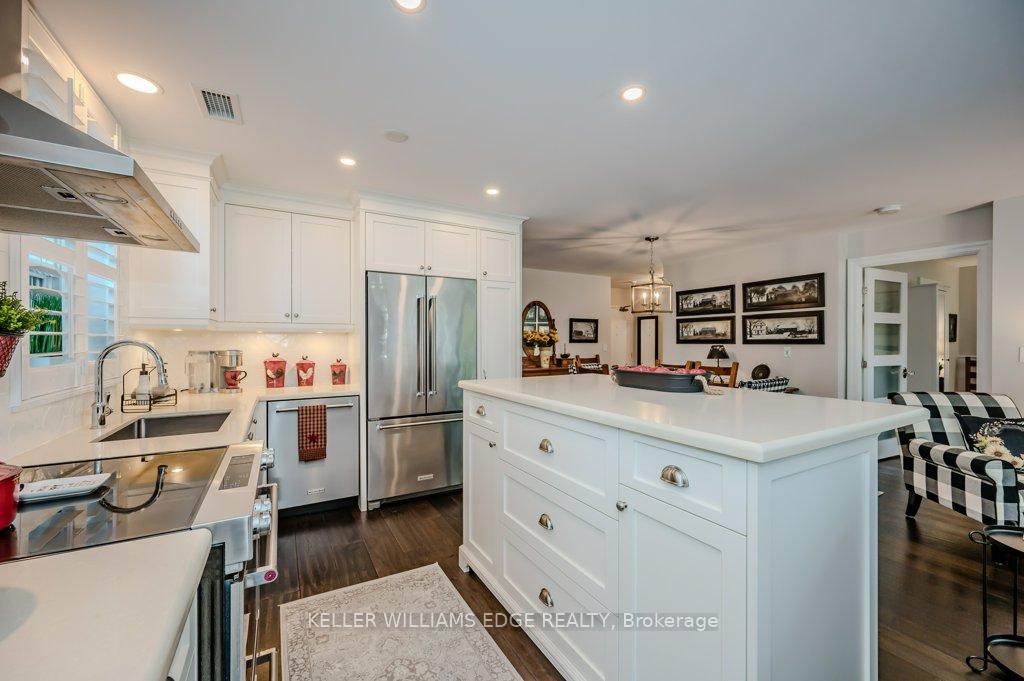 2 Bedrooms Condo at 1150 Parkwest, Mississauga For sale