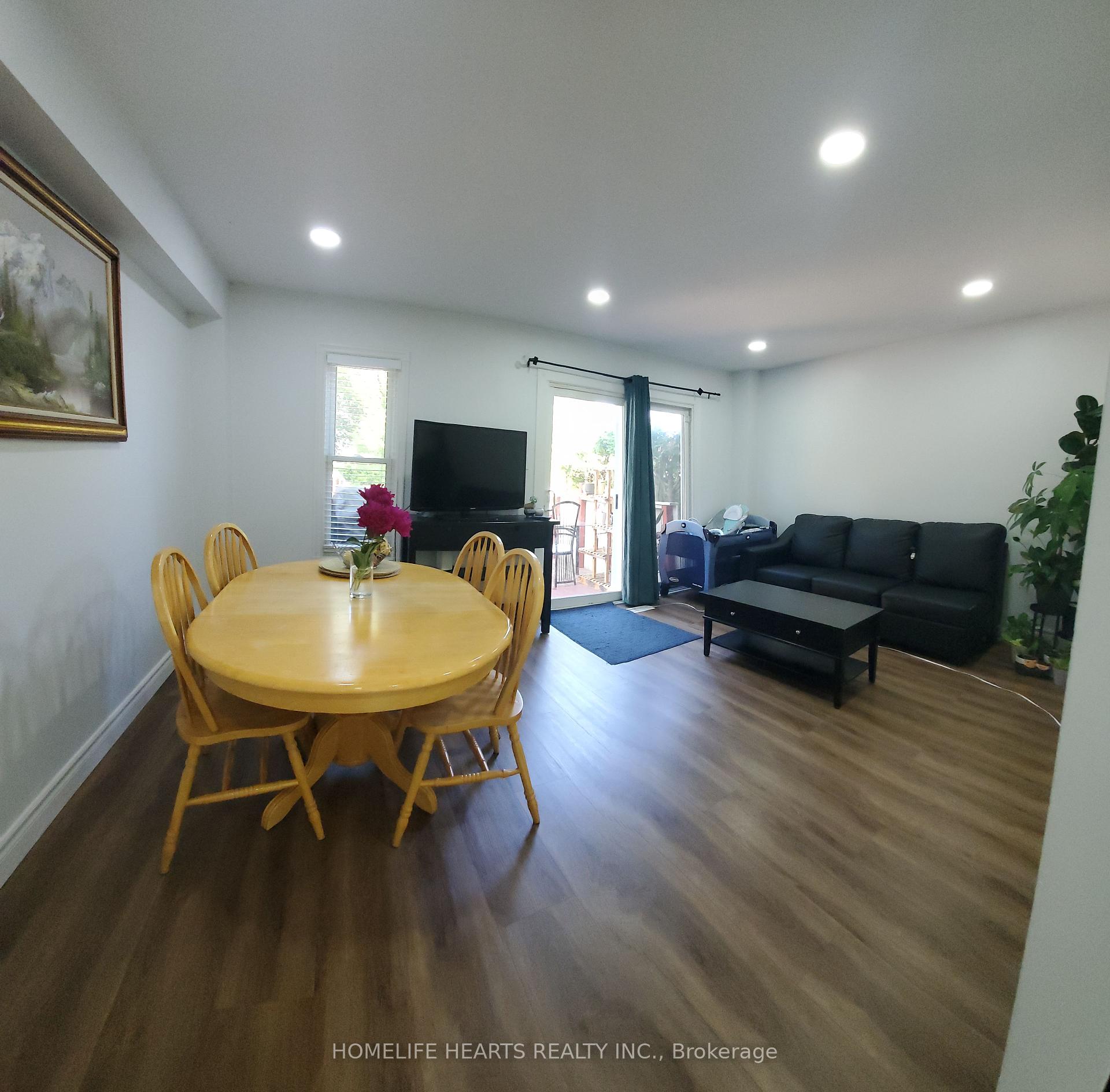 5 Bedrooms Condo at 50 Silverbell, Toronto For sale
