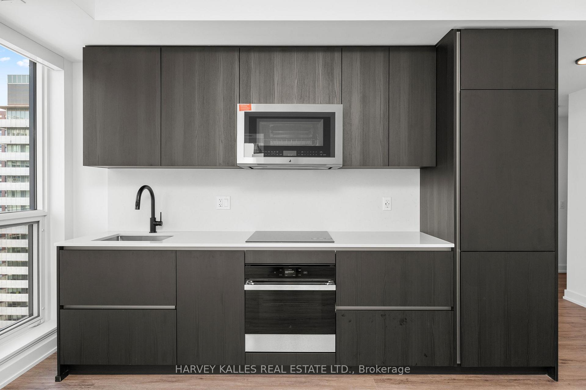 327 King Street W 4205