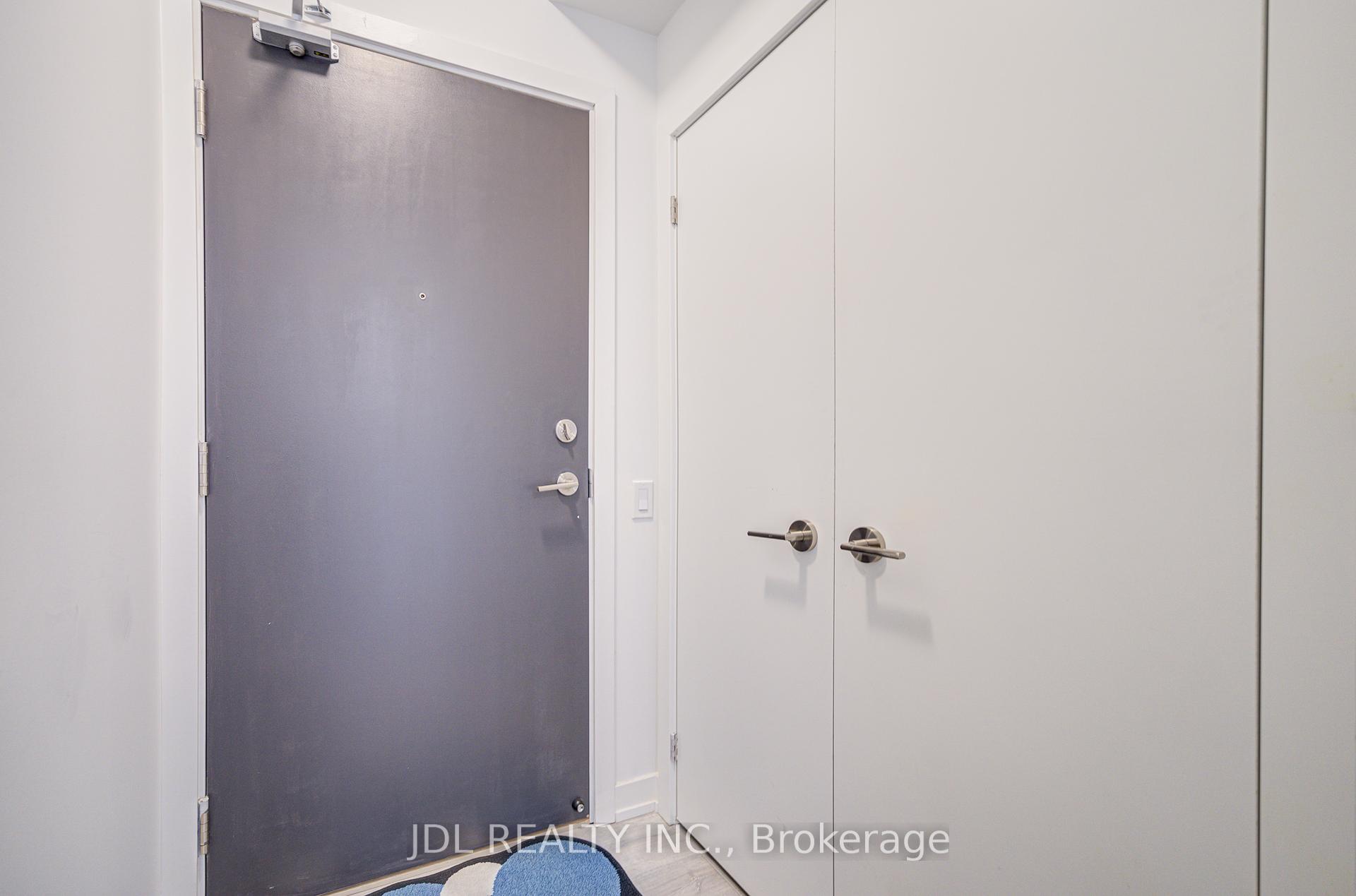 2 Bedrooms Condo at 8 Olympic Garden, Toronto For sale