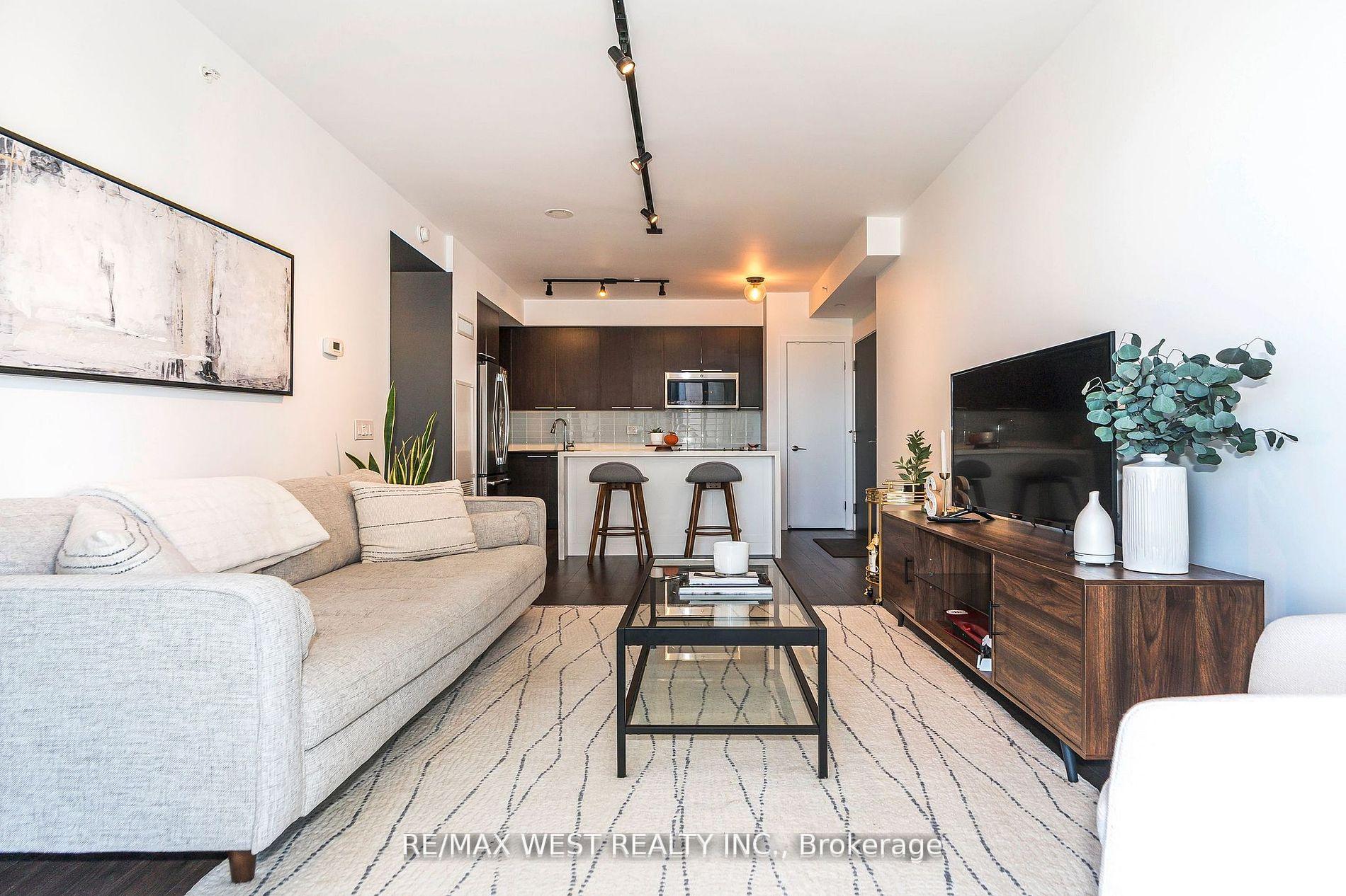 1 Bedroom Condo at 10 Park Lawn, Toronto For sale