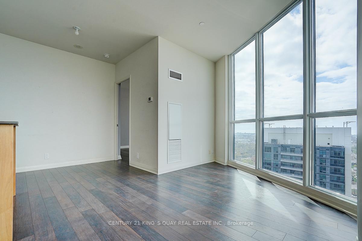 2 Bedrooms Condo at 5 Valhalla Inn, Toronto For sale