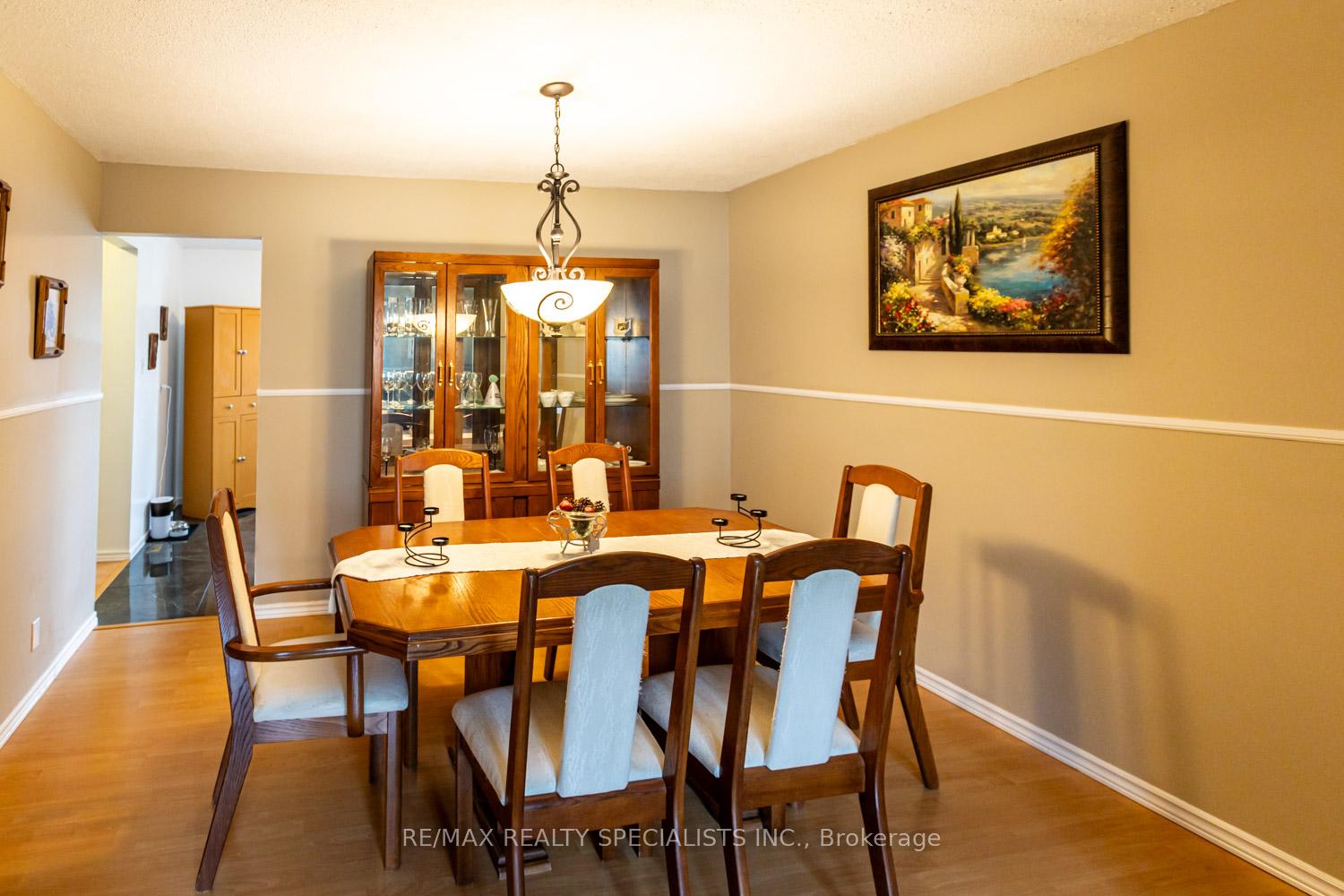 5 Bedrooms Condo at 405 Hyacinthe, Mississauga For sale