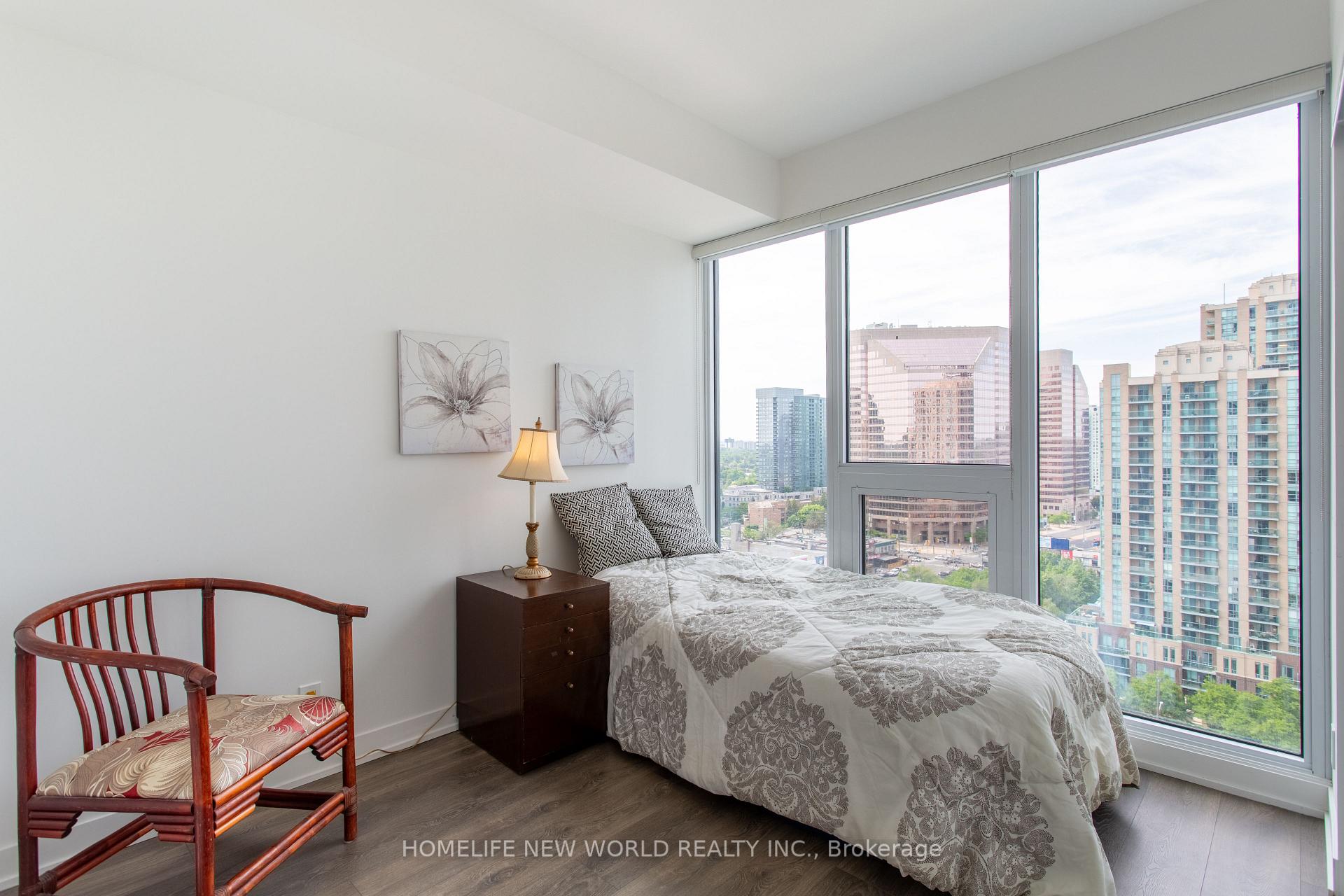 2 Bedrooms Condo at 15 Holmes, Toronto For sale