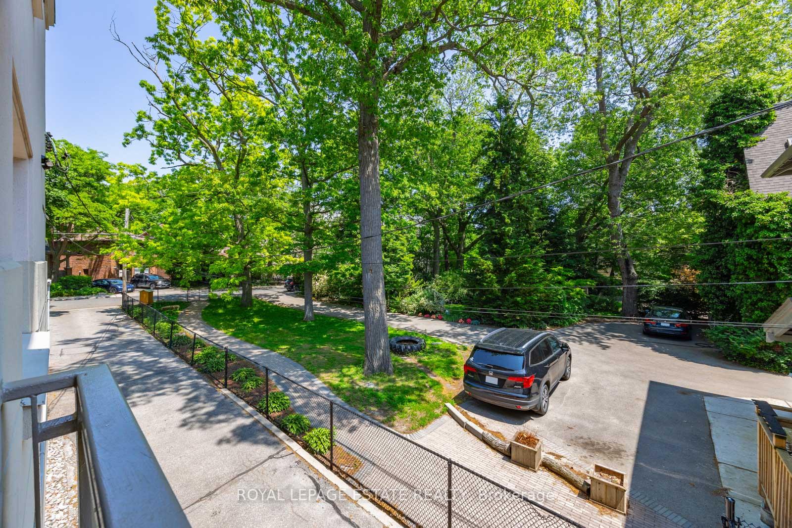2 Bedrooms Co-op at 21 Benlamond, Toronto For sale