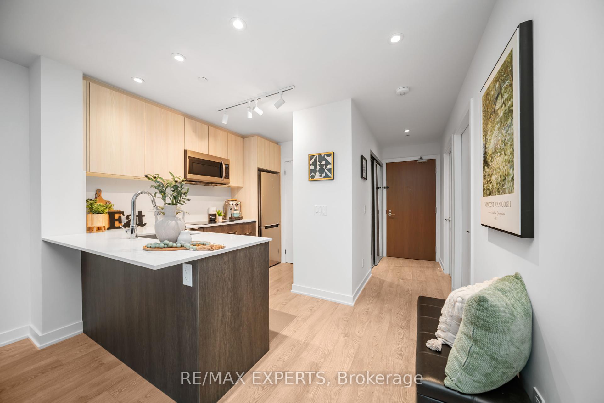 2 Bedrooms Condo at 1926 Lake Shore, Toronto For sale