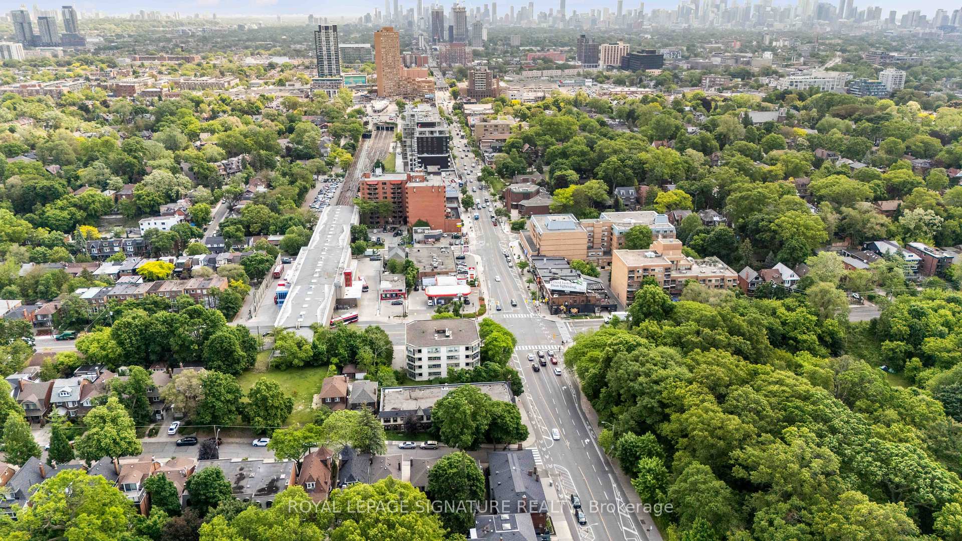 2 Bedrooms Condo at 1830 Bloor, Toronto For sale
