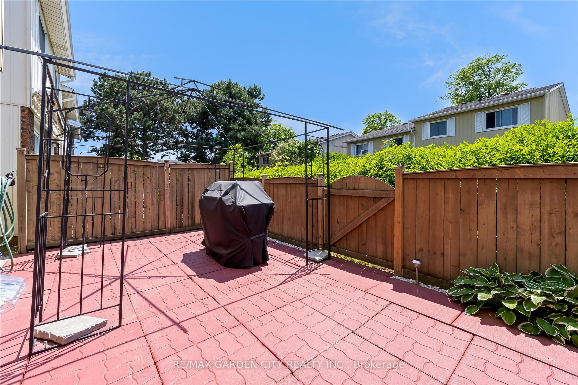 3 Bedrooms Condo at 5005 Pinedale, Burlington For sale