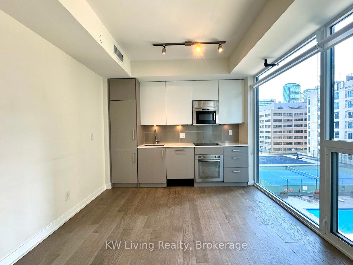 1 Bedroom Condo at 17 Dundonald,  Toronto For sale