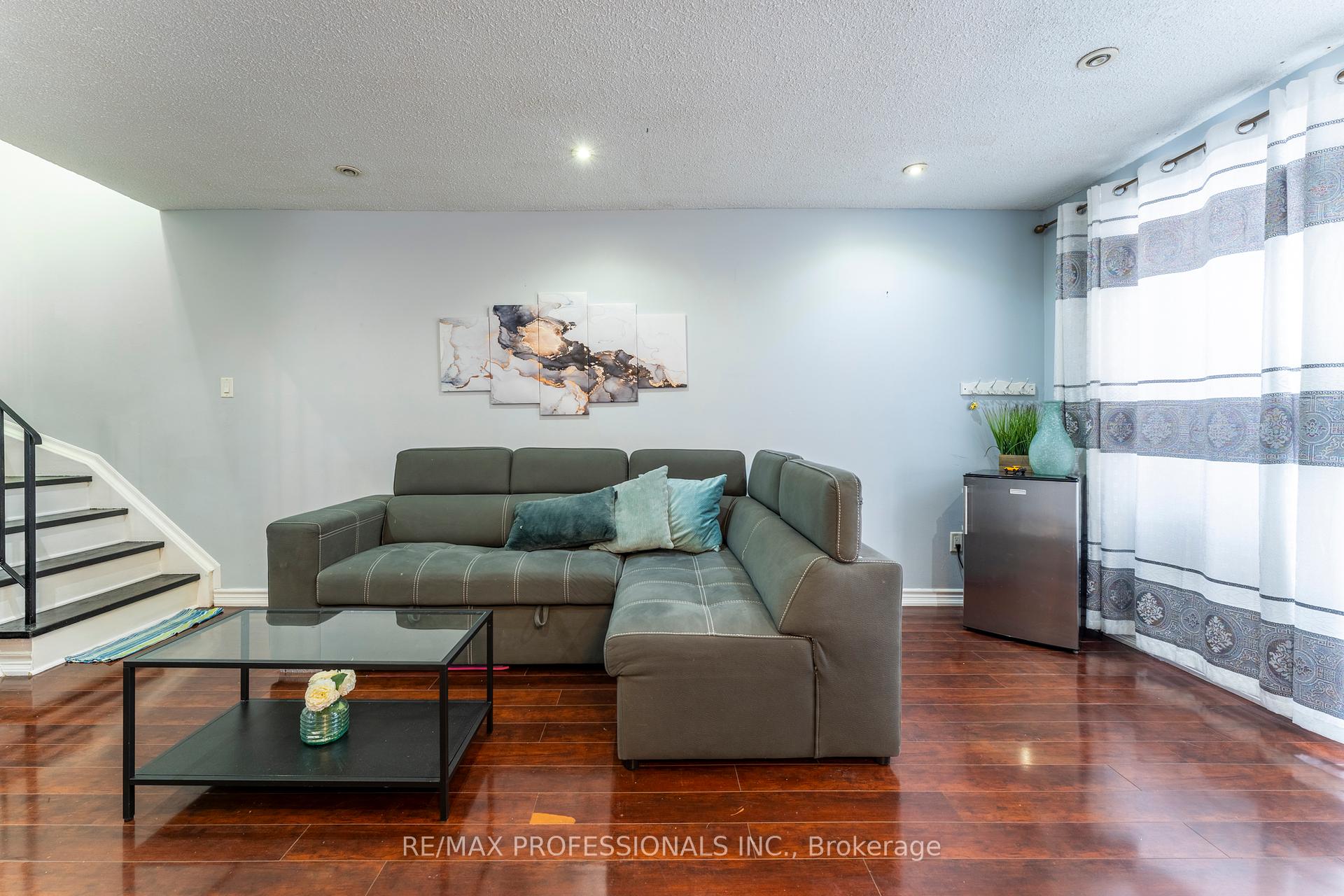 3 Bedrooms Condo at 2095 Roche,  Mississauga For sale
