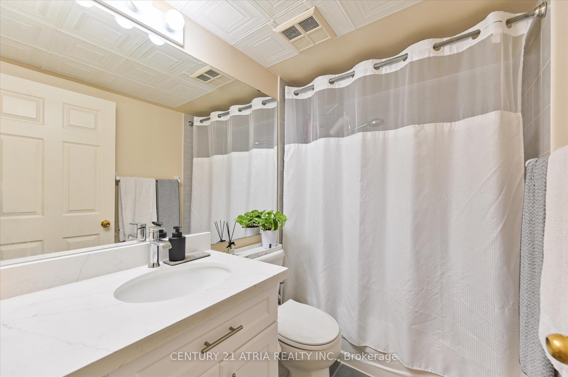 2 Bedrooms Condo at 43 Eglinton, Toronto For sale